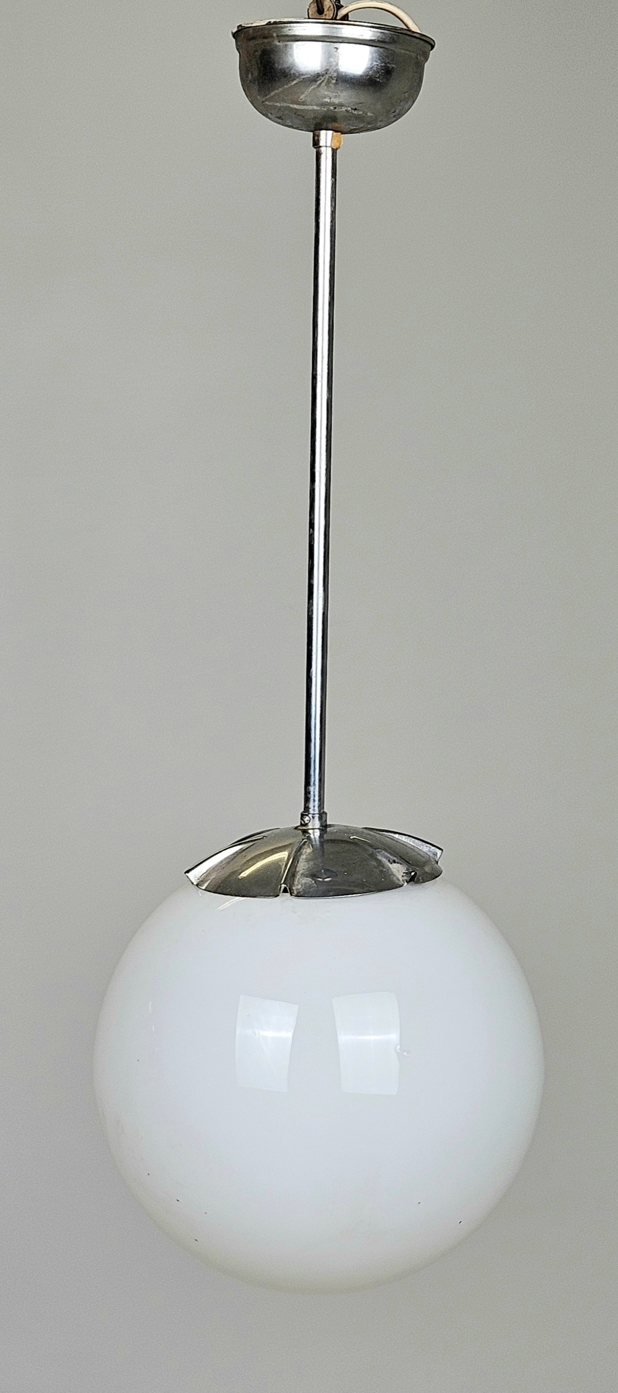 TAKLAMPA, 1900-talets mitt, höjd ca. 55 cm.