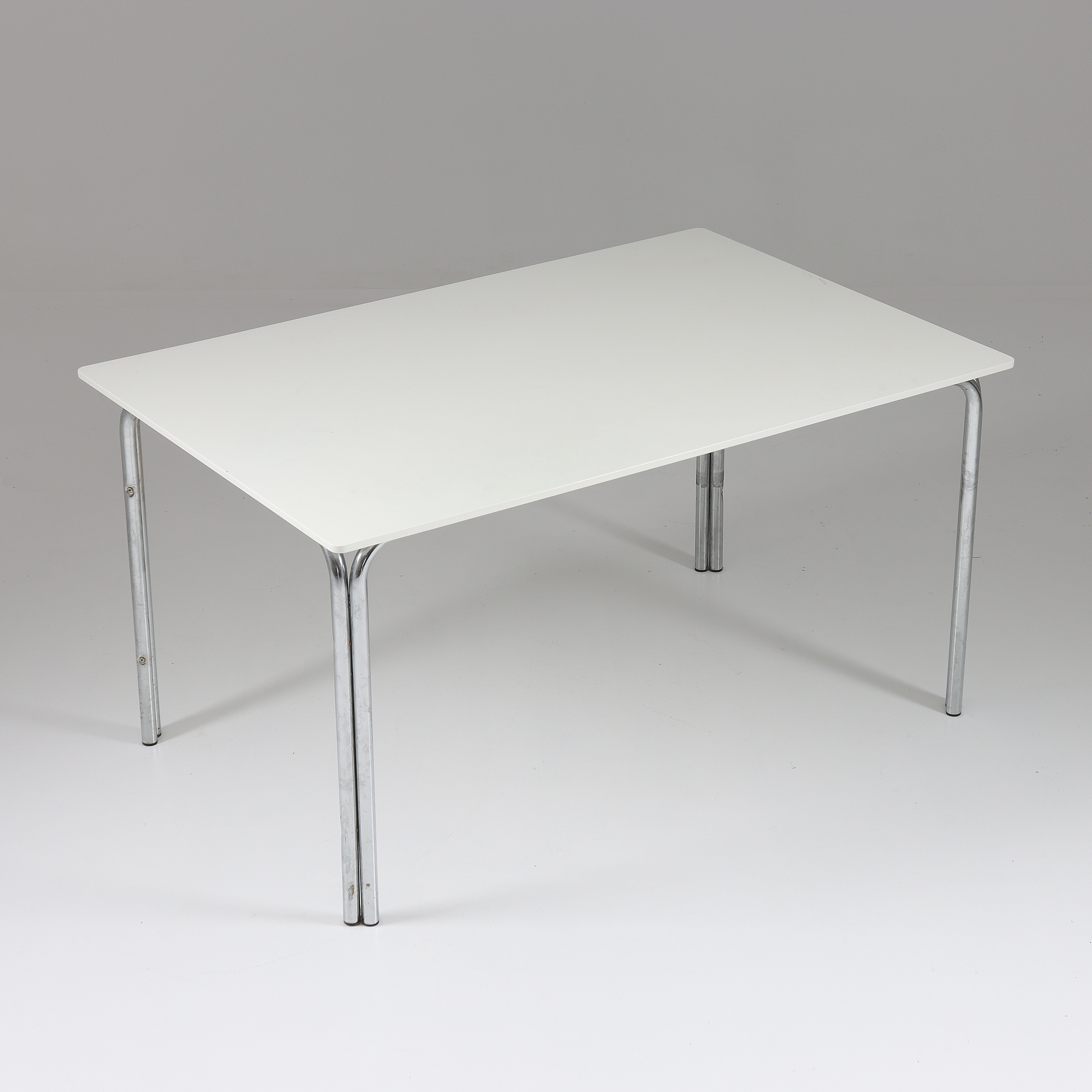 MATBORD, kromat underrede med laminatskiva, 1900-talets andra hälft.