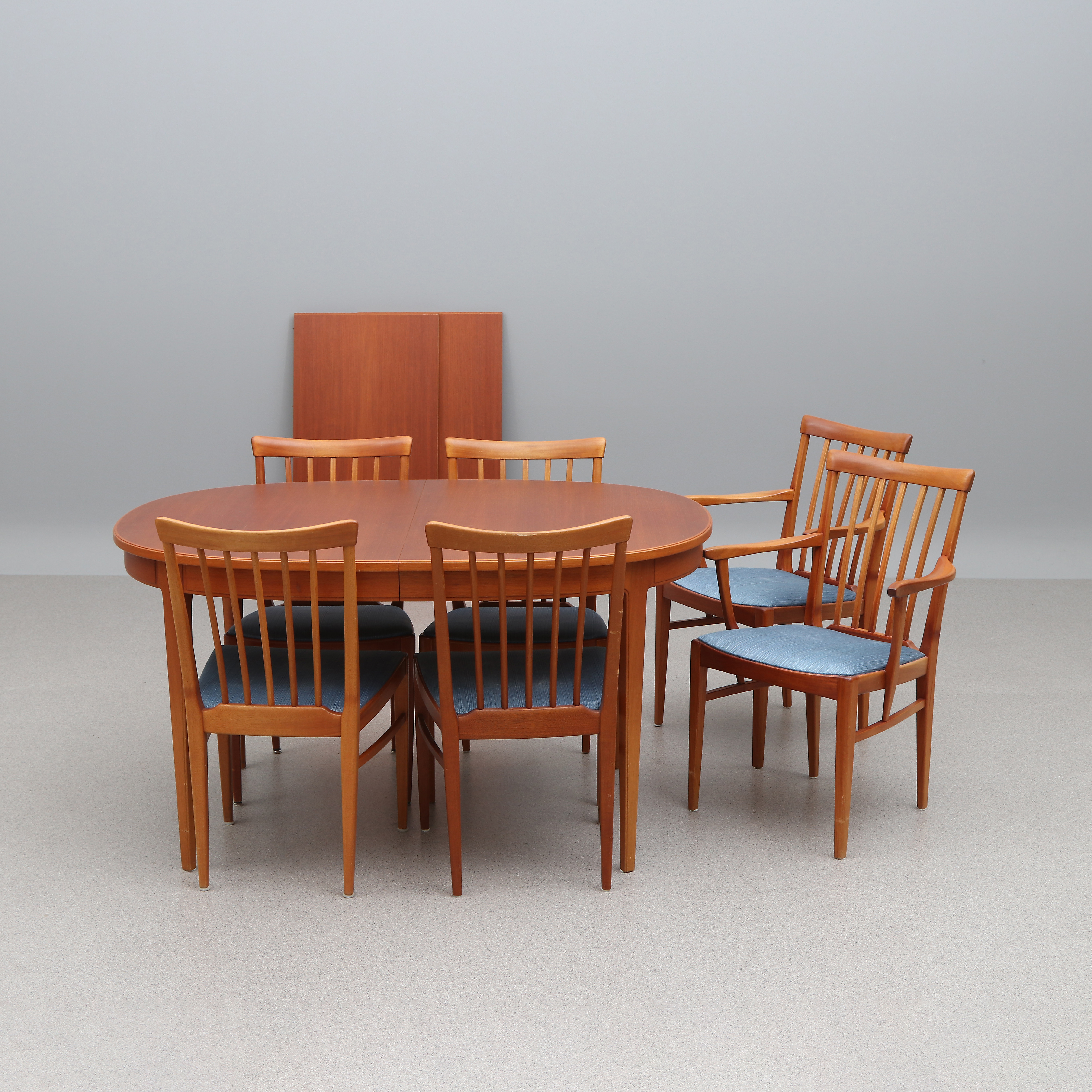 CARL MALMSTEN. MATGRUPP, SJU DELAR. Teak. "Herrgården". Bodafors, märkta undertill.