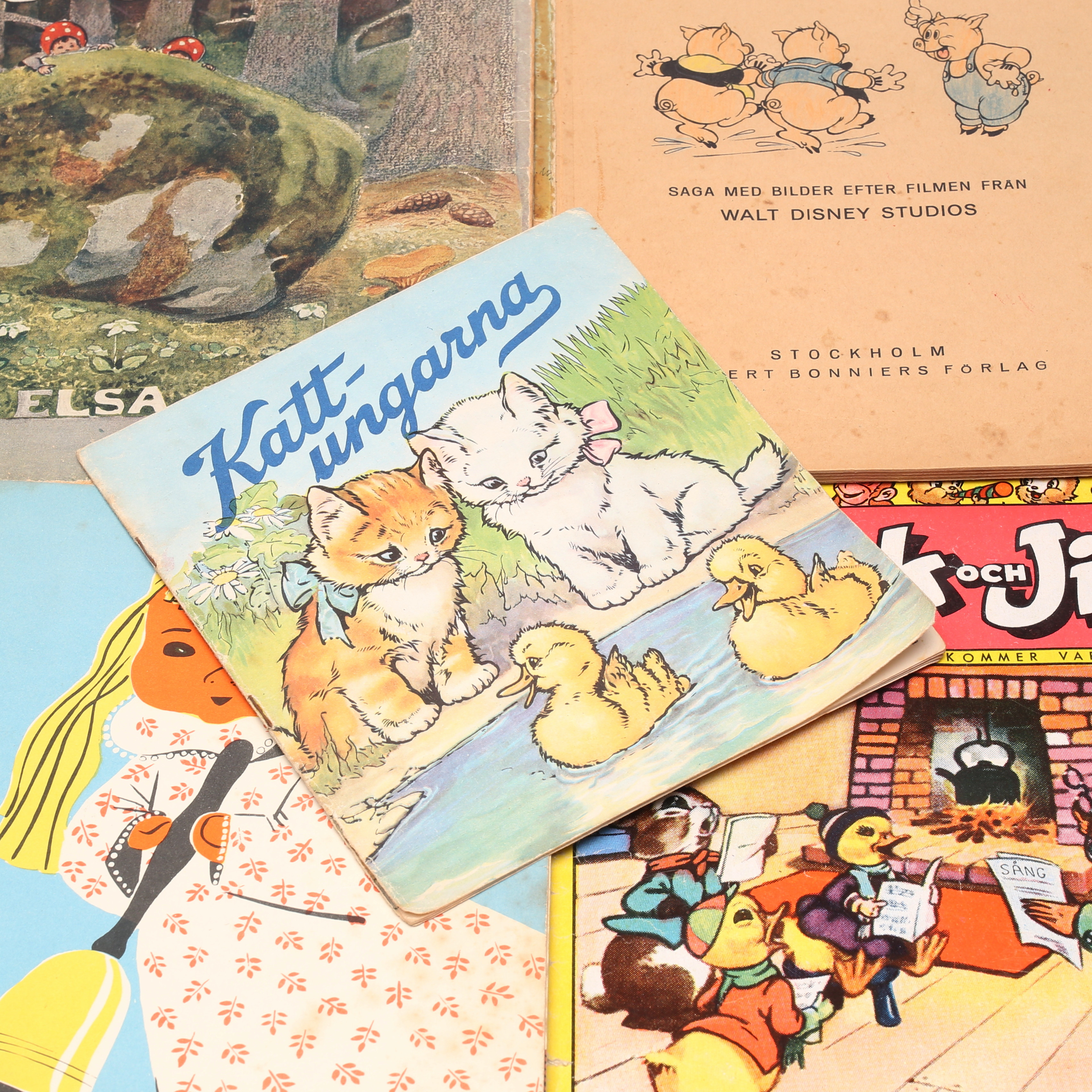 BÖCKER och TIDNINGAR, ca 28 st.