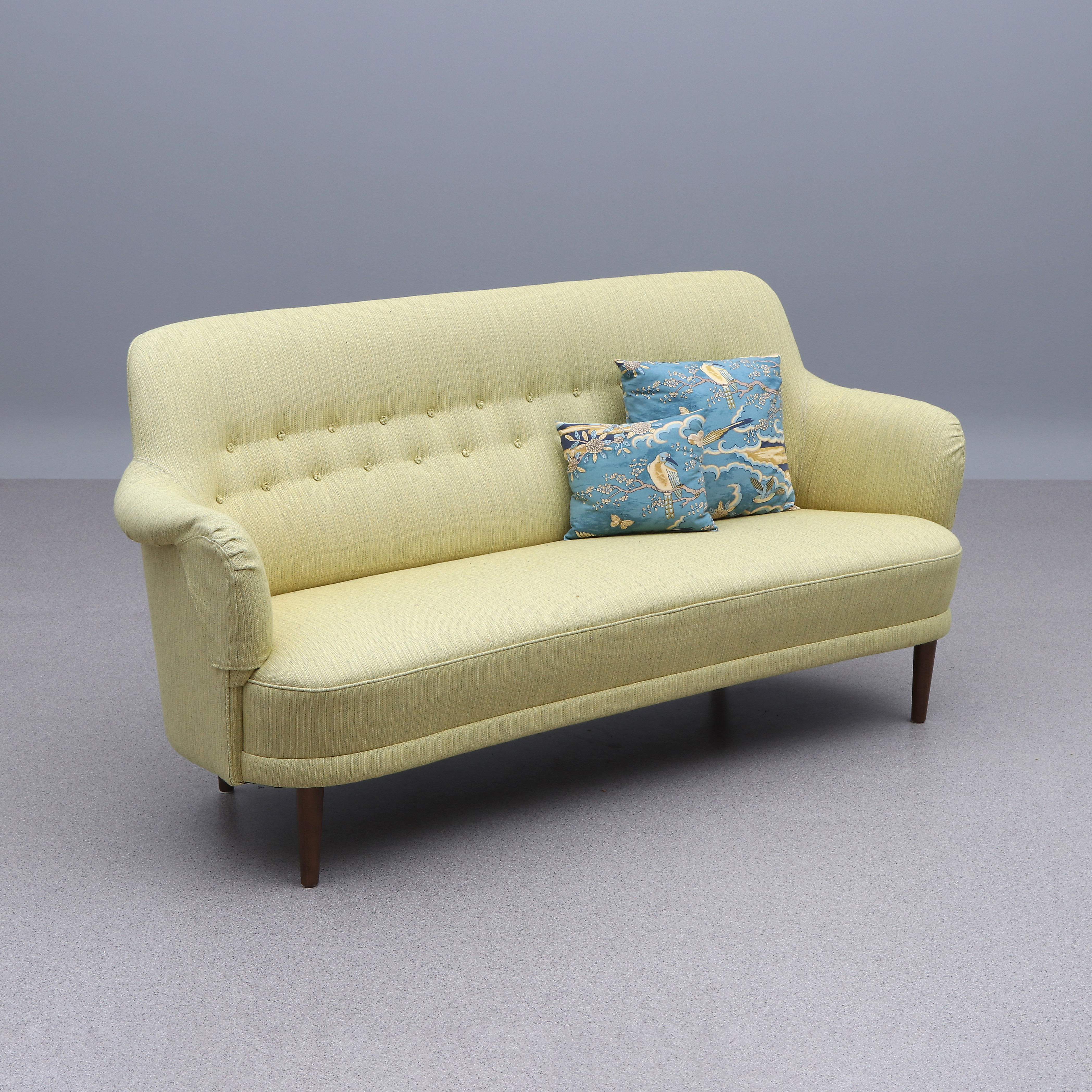 CARL MALMSTEN. SOFFA. Textilklädsel. "Samsas", AB OH Sjögren. Plakettmärkt undertill.