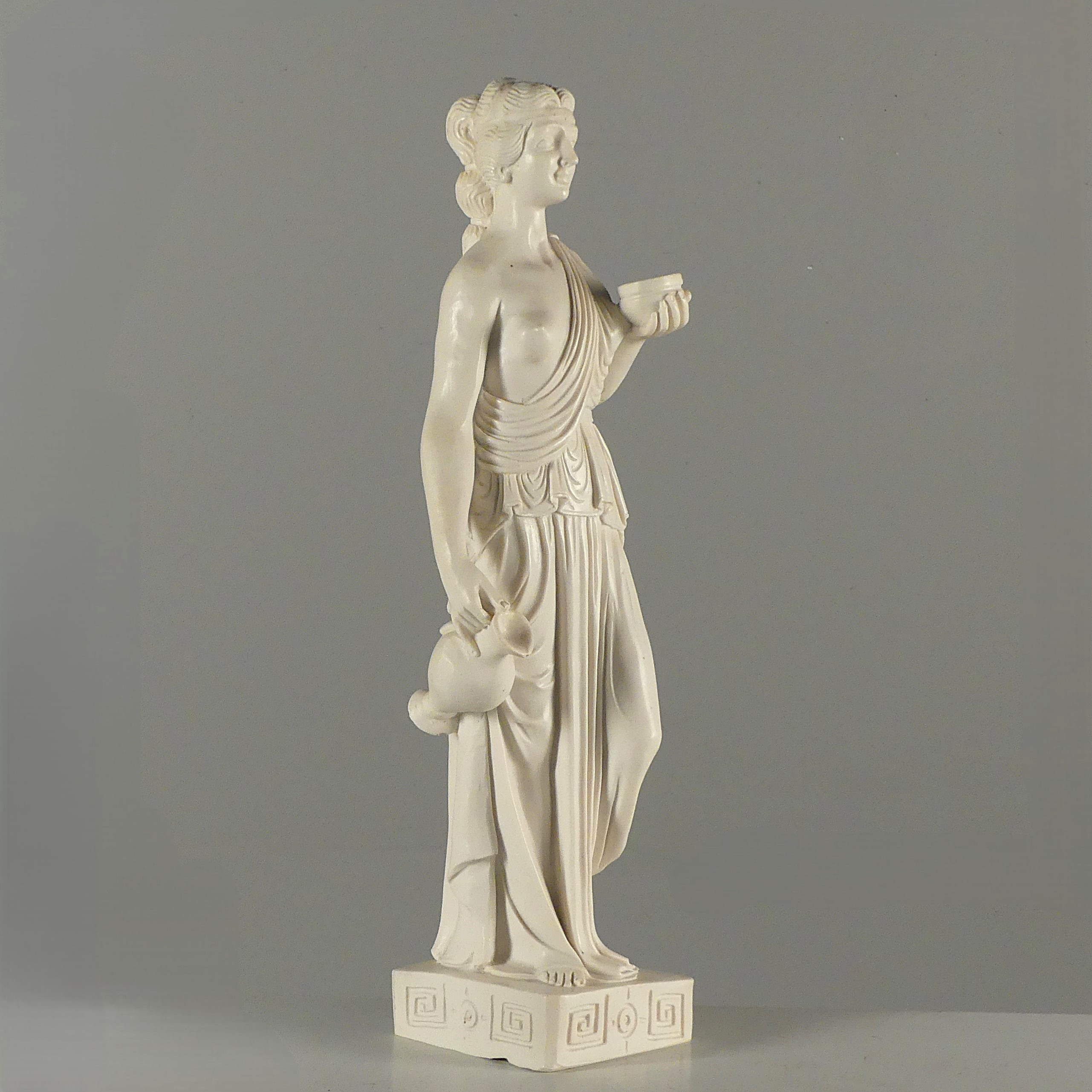 SKULPTUR, kvinna med amfora, gjutmassa, Italien.