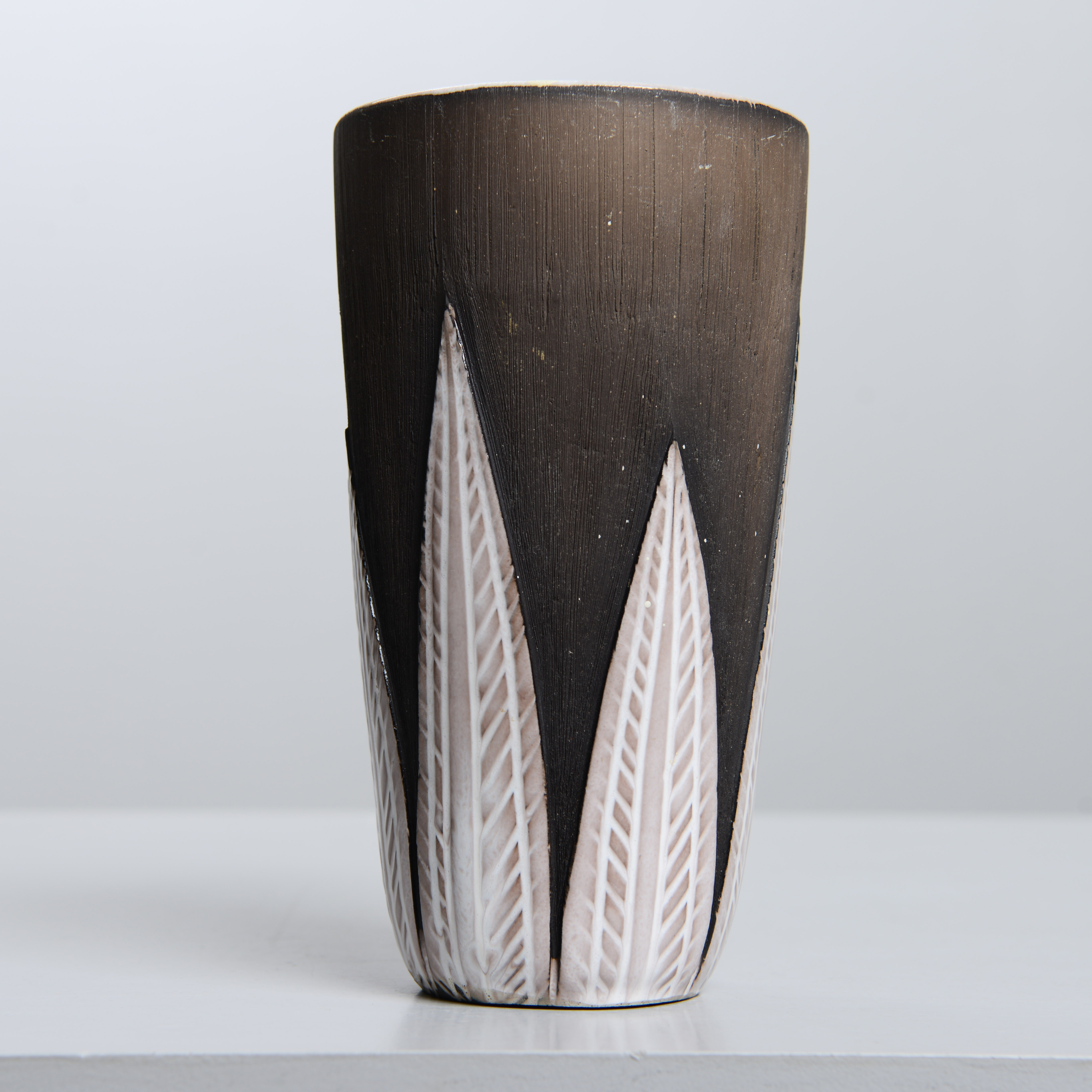 ANNA-LISA THOMSON. "Paprika", vas, modell 1021, Upsala-Ekeby, 1949-69.