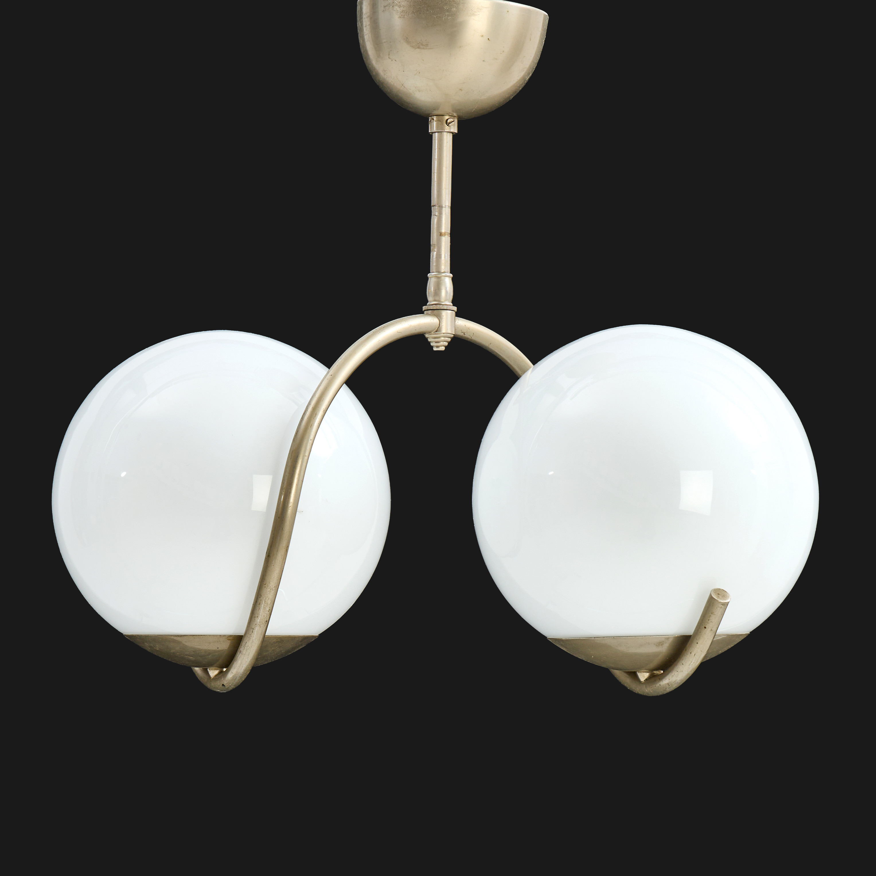 TAKLAMPA, 1930-tal, Art Deco. 2 ljuspunkter, stomme i mattförnicklad mässing, kupor i vitt opalglas.