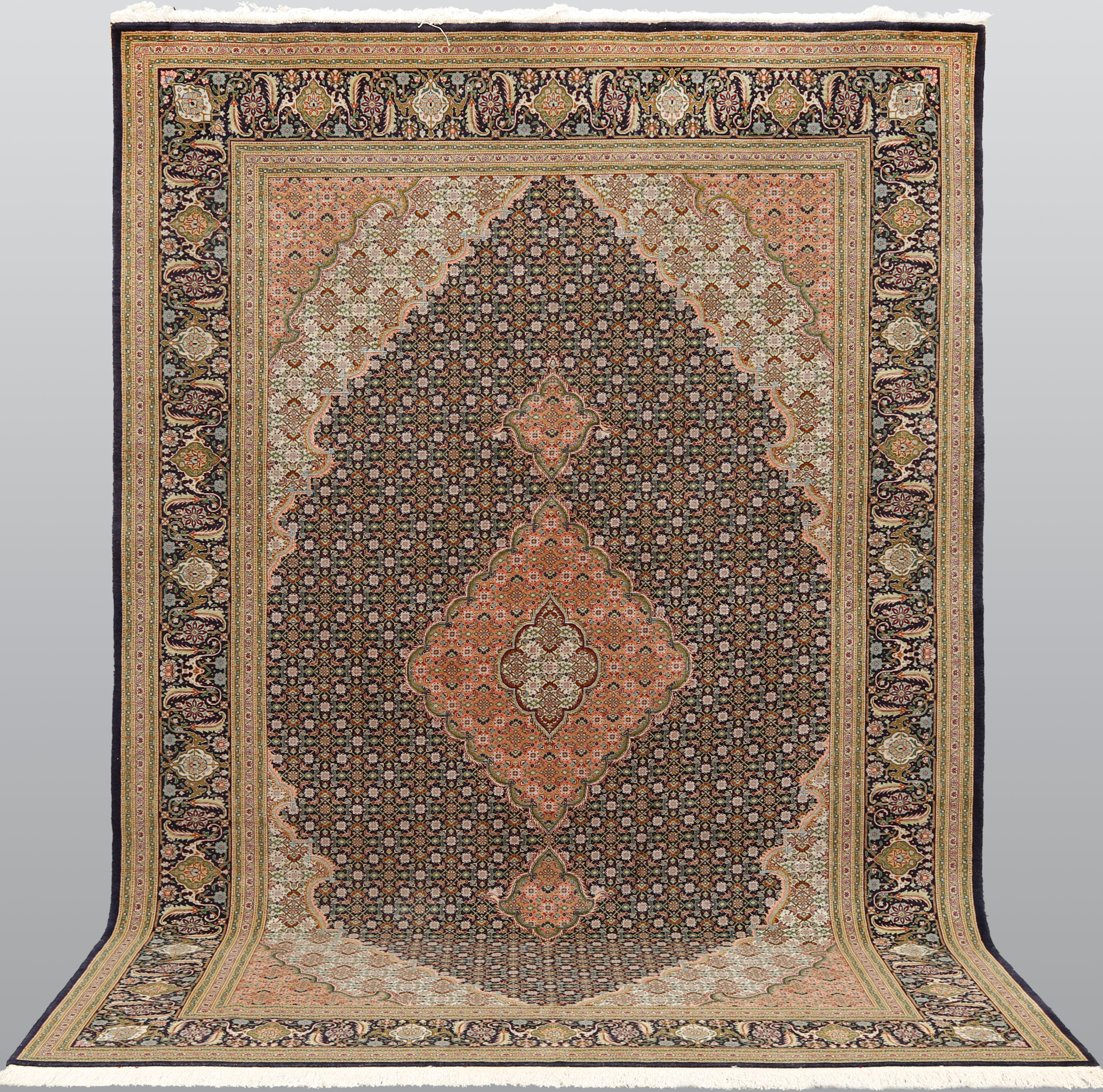 ORIENTMATTA. Täbriz part silk, s.k 50 Radj, ca 500.000 knutar/kvm, 300 x 196 cm.