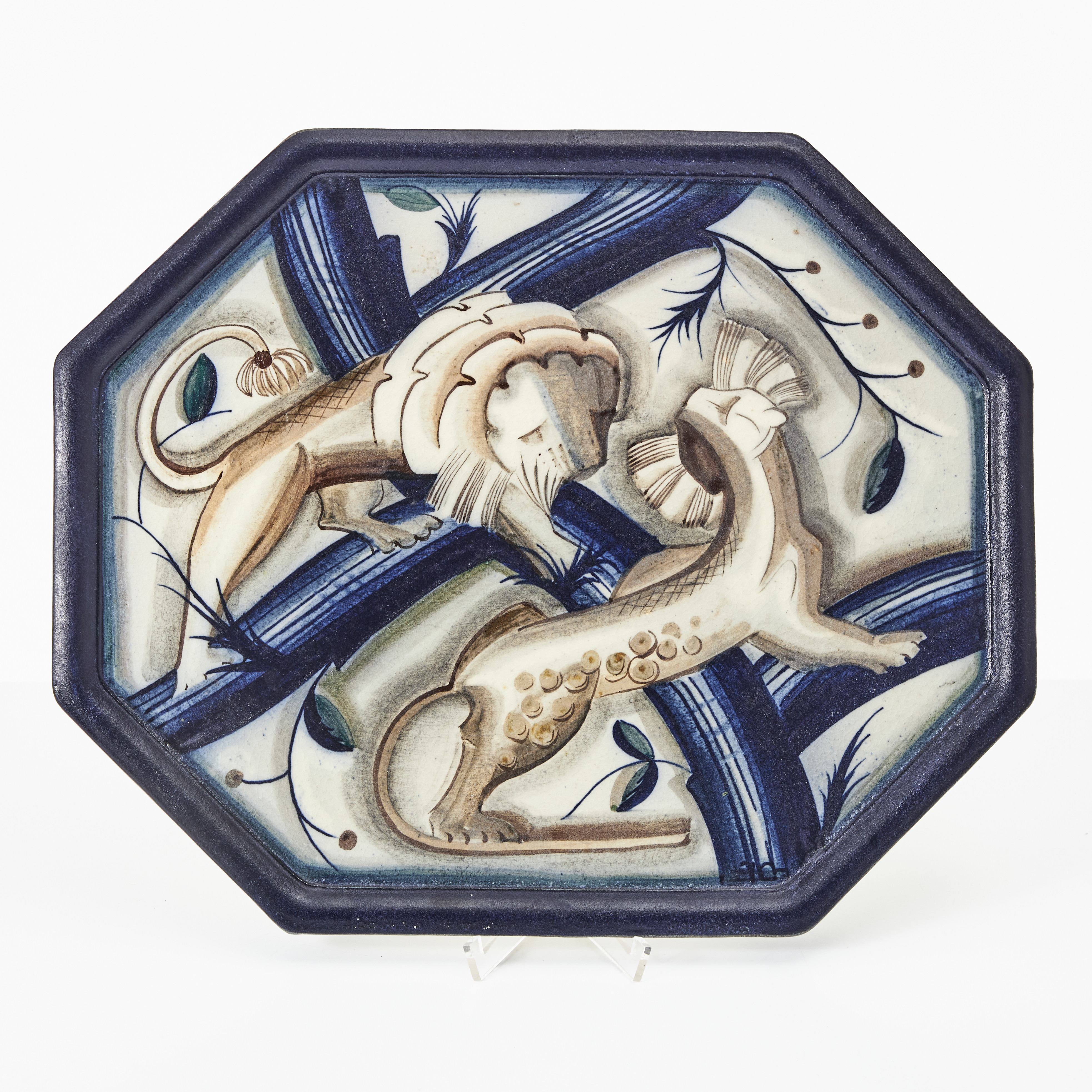 ILSE CLAESSON. Plateau, stengods, monogramsignerad, stiliserad dekor med lejon, Rörstrand.