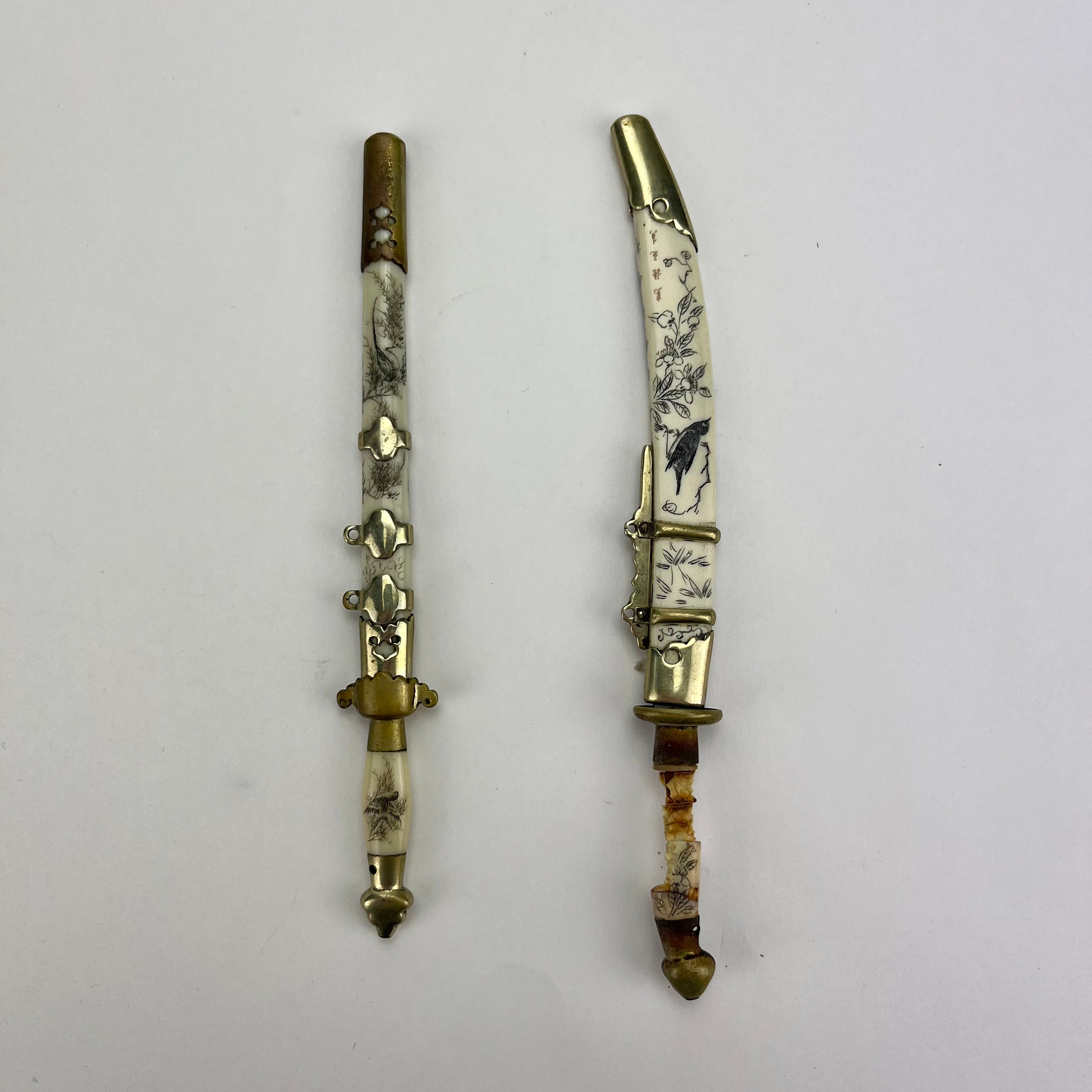 MINIATYRSVÄRD, 2 st, orientaliska.