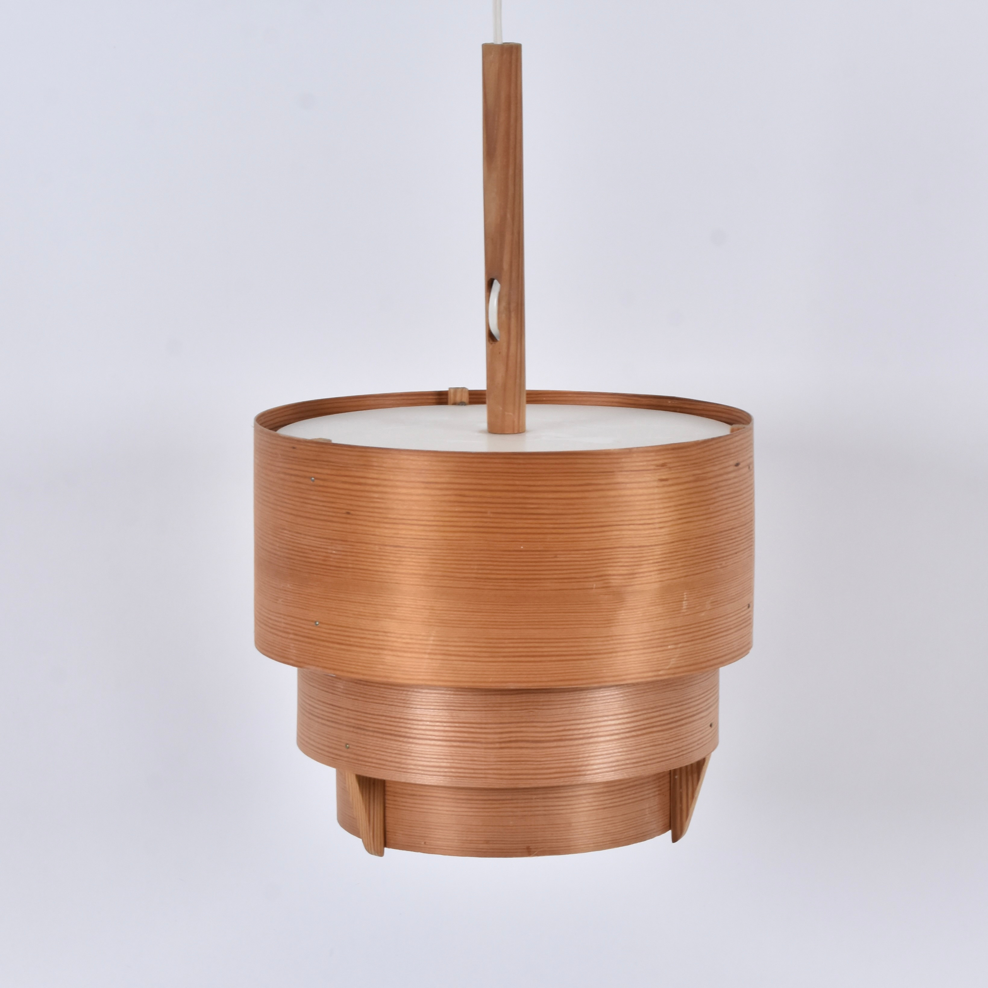 HANS AGNE JAKOBSSON. Taklampa, Elysett, furuspån.