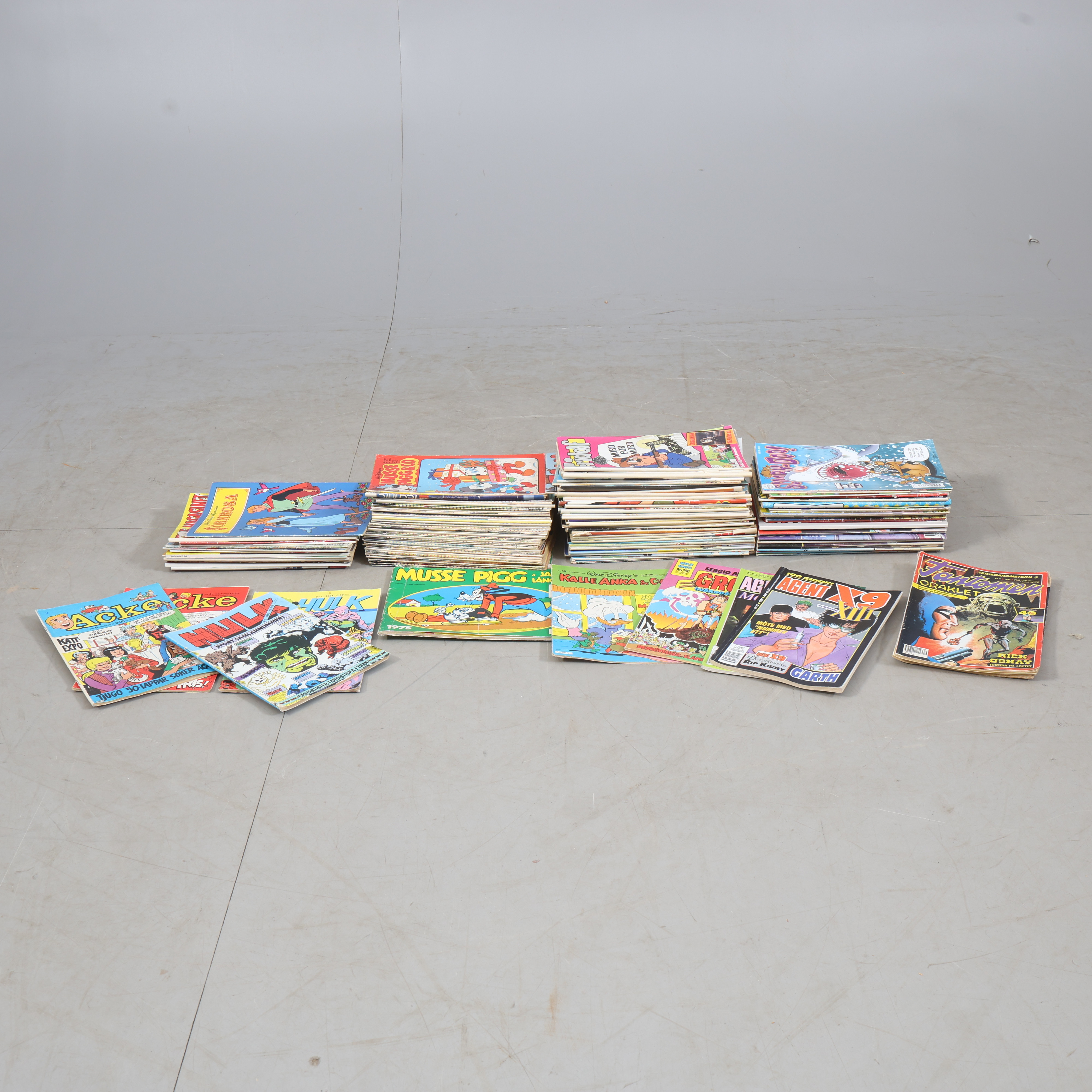 PARTI SERIETIDNINGAR, Musse Pigg, Fridolf, Serie Magasinet m fl, ca 200 stycken.