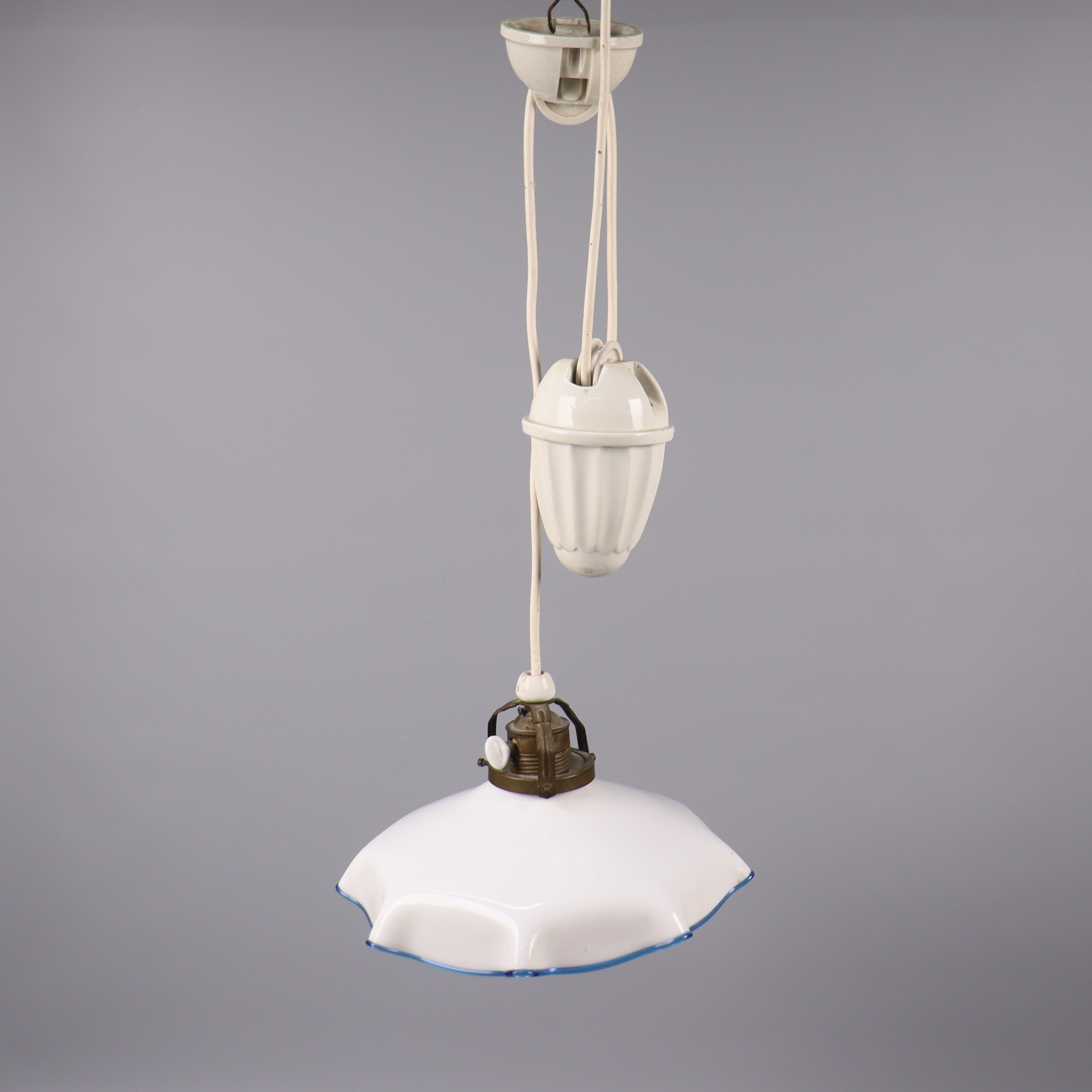 TAKLAMPA, glas och porslin, 1910/20-tal.