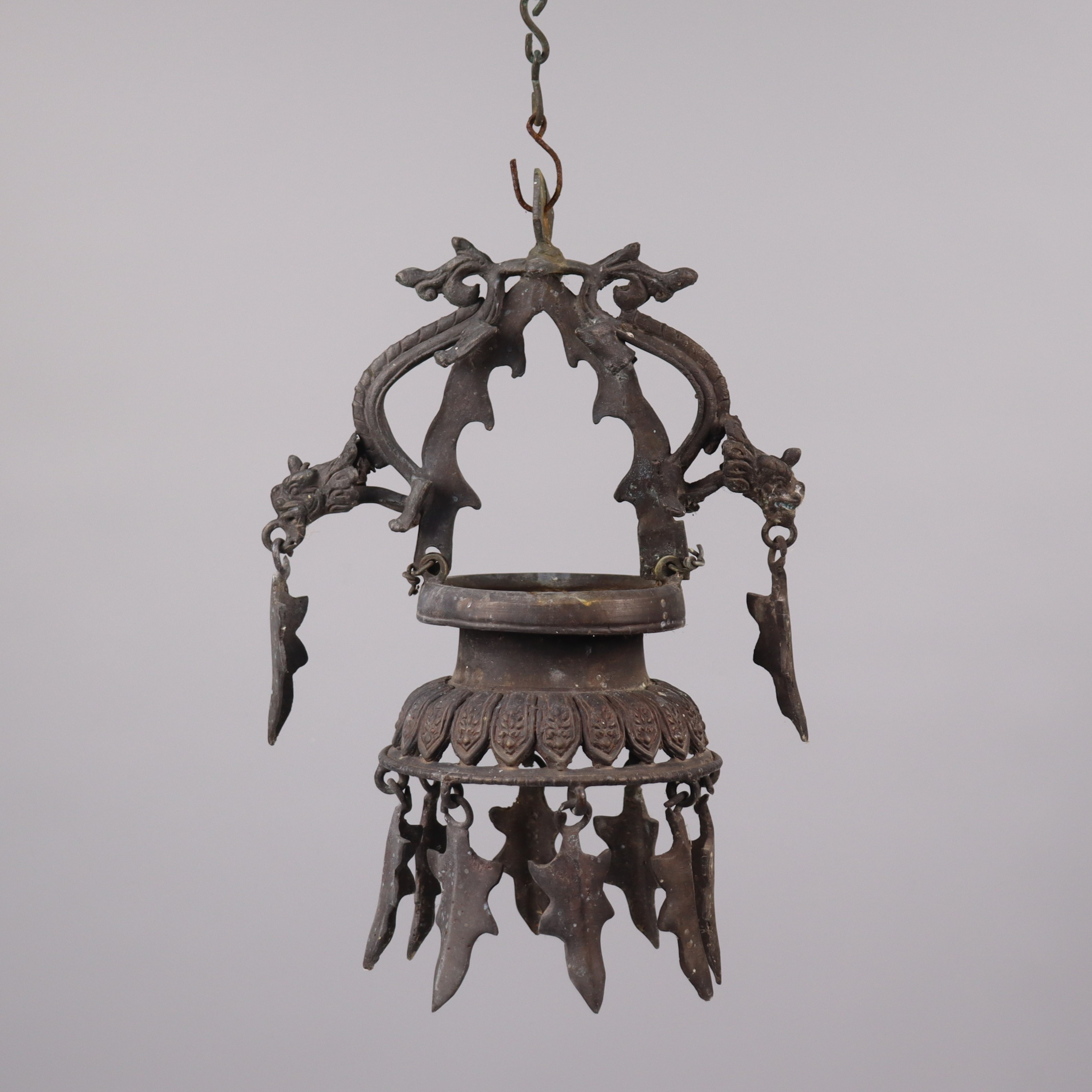 OLJELAMPA, Thookku Vilakku, Indien, brons, 1900-tal.