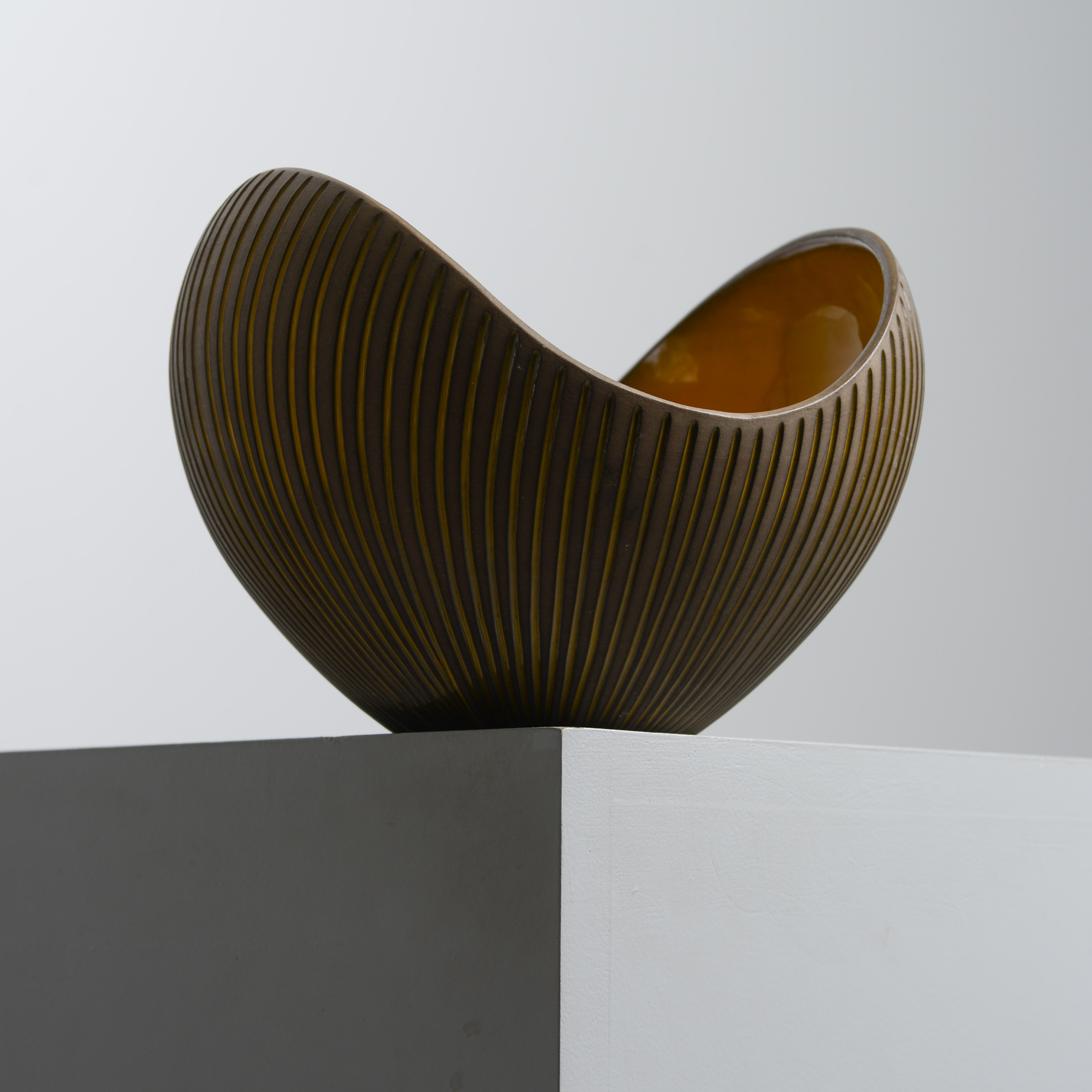 HJÖRDIS OLDFORS. "Kokos", skål, modell 5028, Upsala-Ekeby, 1954.