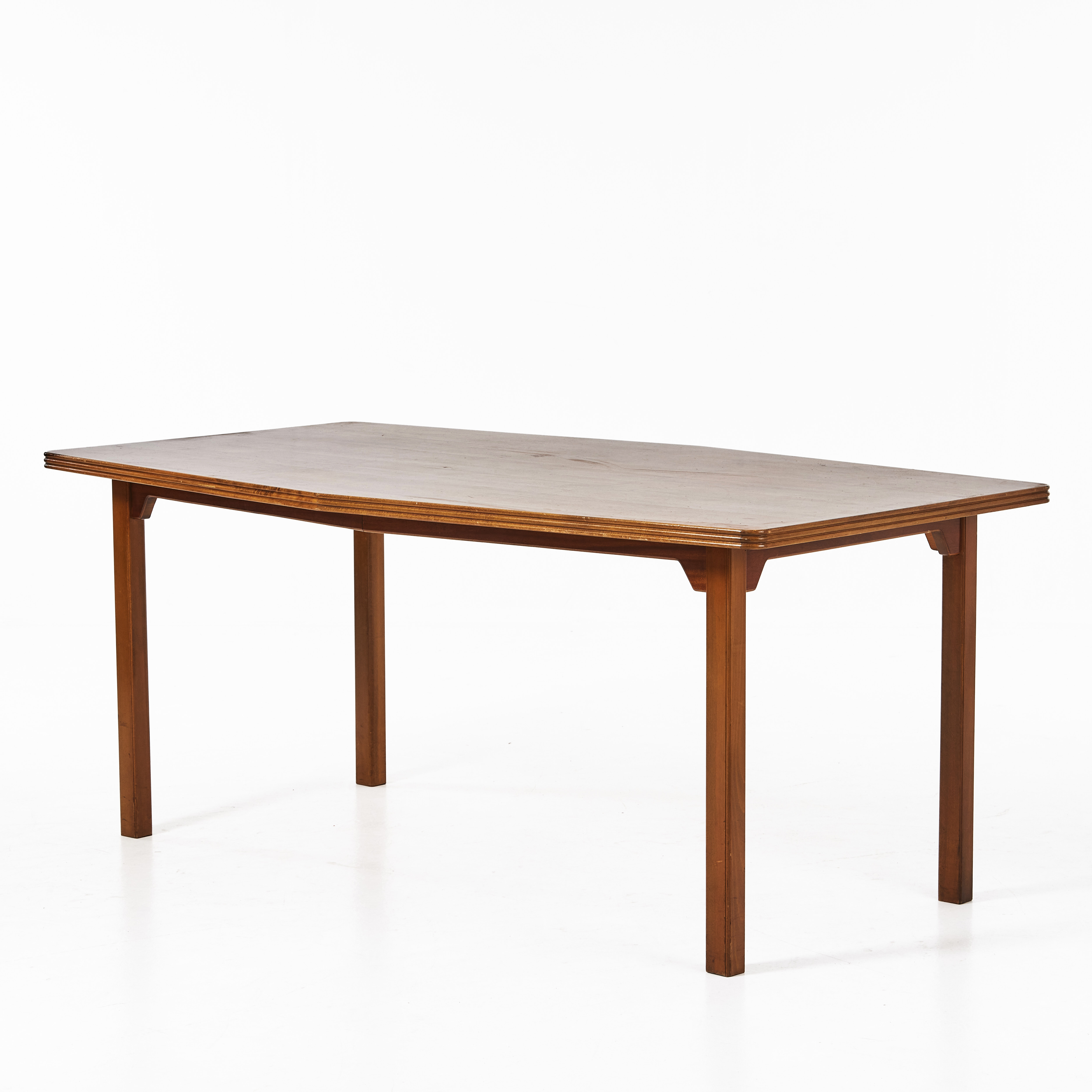 BORD, 1900-talets mitt, enligt uppgift inköpt på Nordiska Kompaniet.