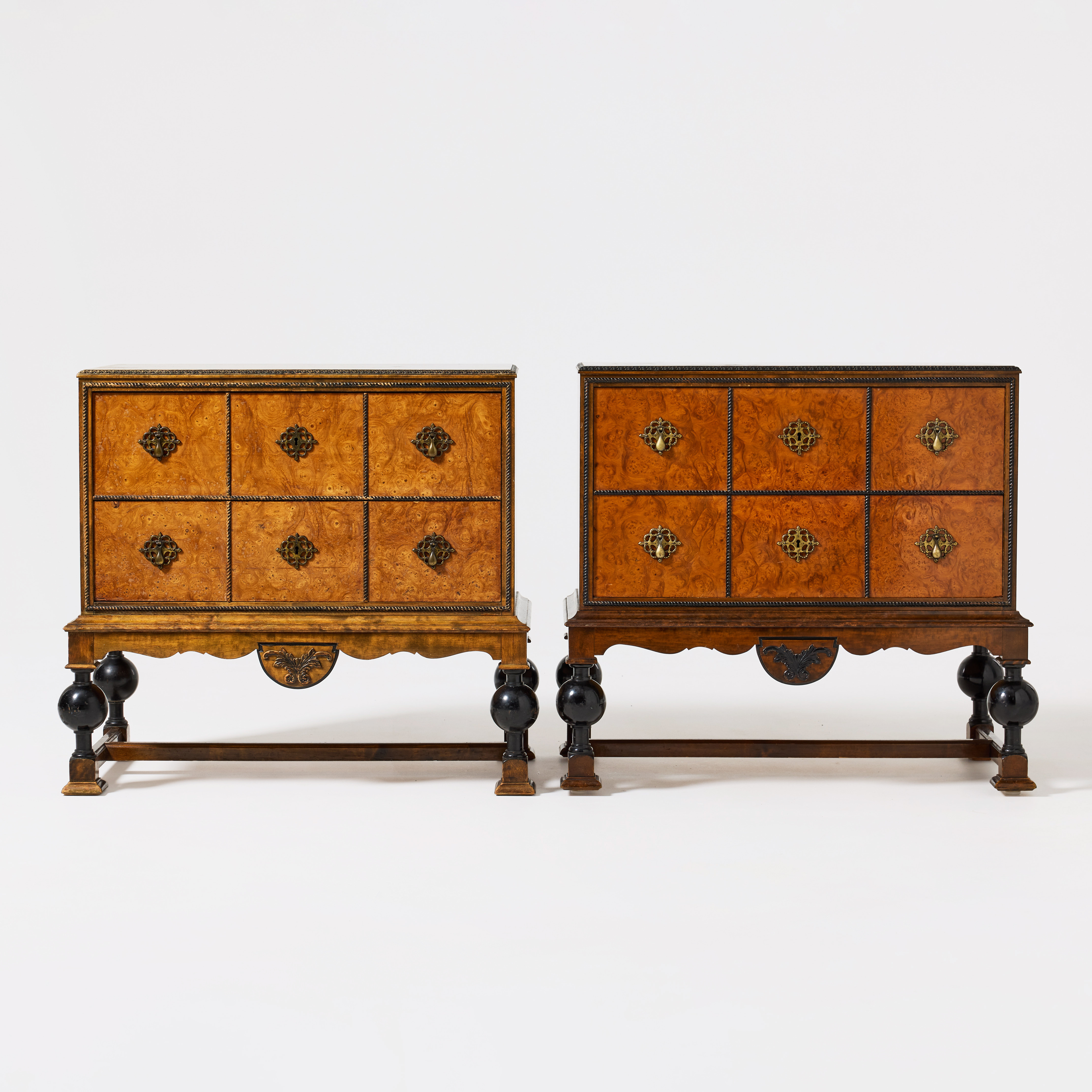 BYRÅAR, ett par, 1930-tal, Swedish Grace, bonad björk och rotfanér.