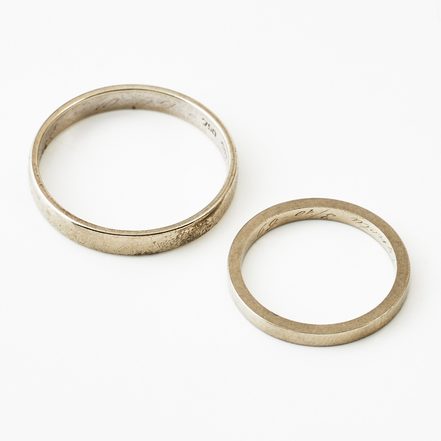 VIGSELRINGAR, 2 st., 18 k rodierat vitguld.