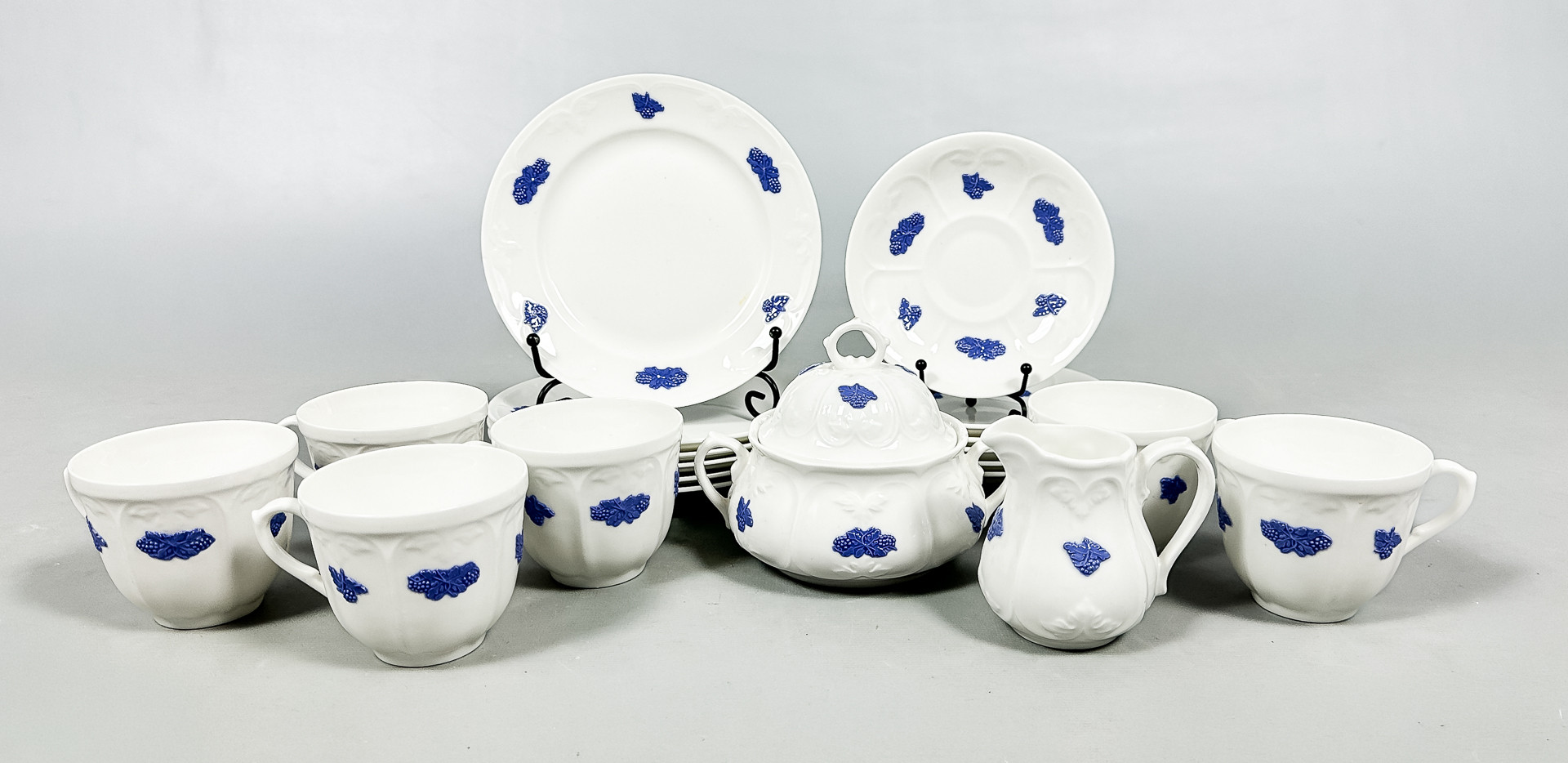 SERVISDELAR, 20 delar, benporslin, "Blå blom", Gustavsberg.