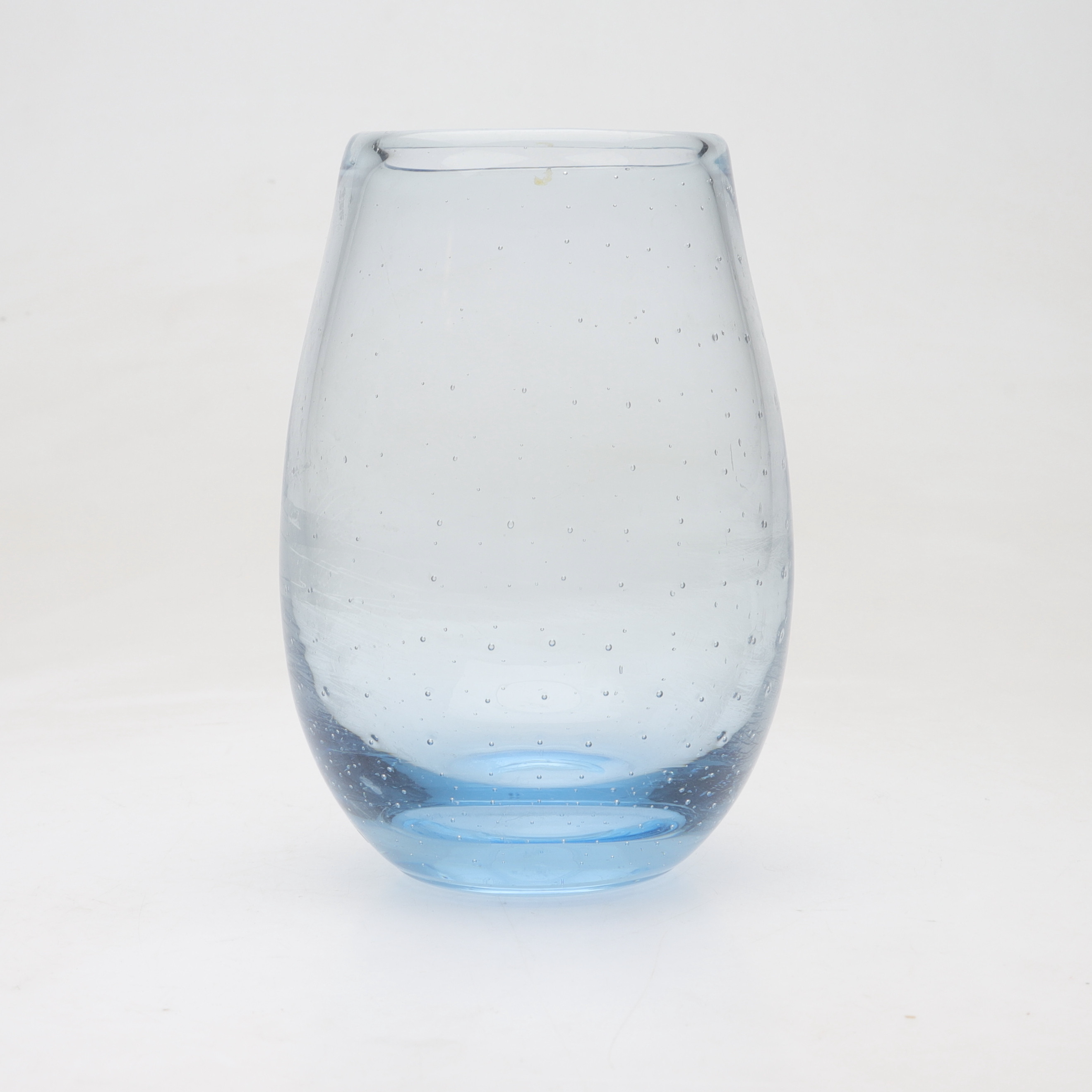 VAS, glas, möjligen Strömbergshyttan, 1900-tal.