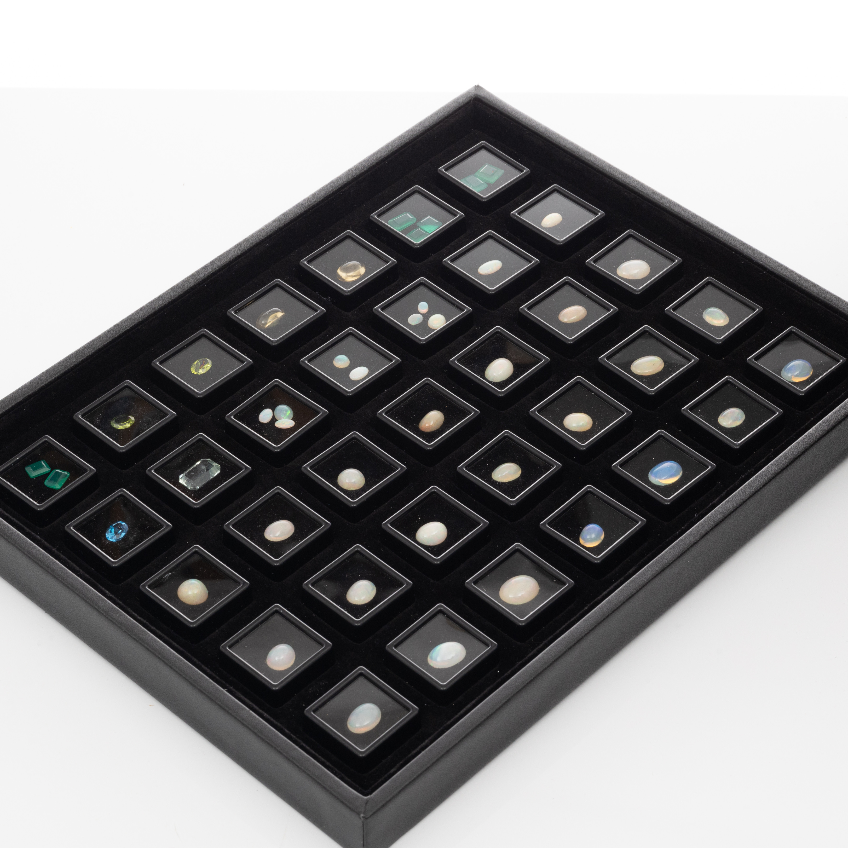 SAMLING ÄDELSTENAR.