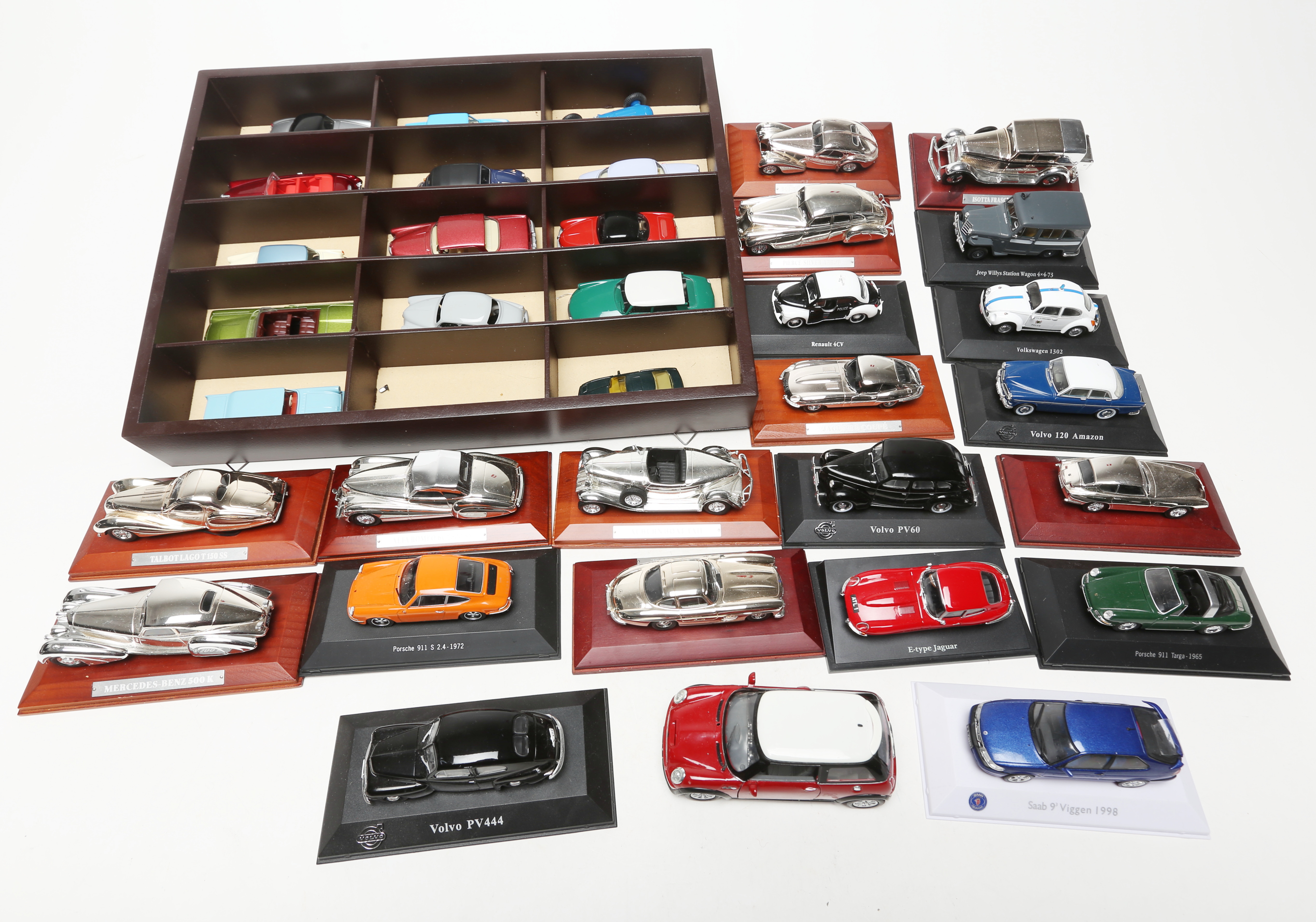 MODELLBILAR, totalt 35 delar, plast/metall, olika märken.