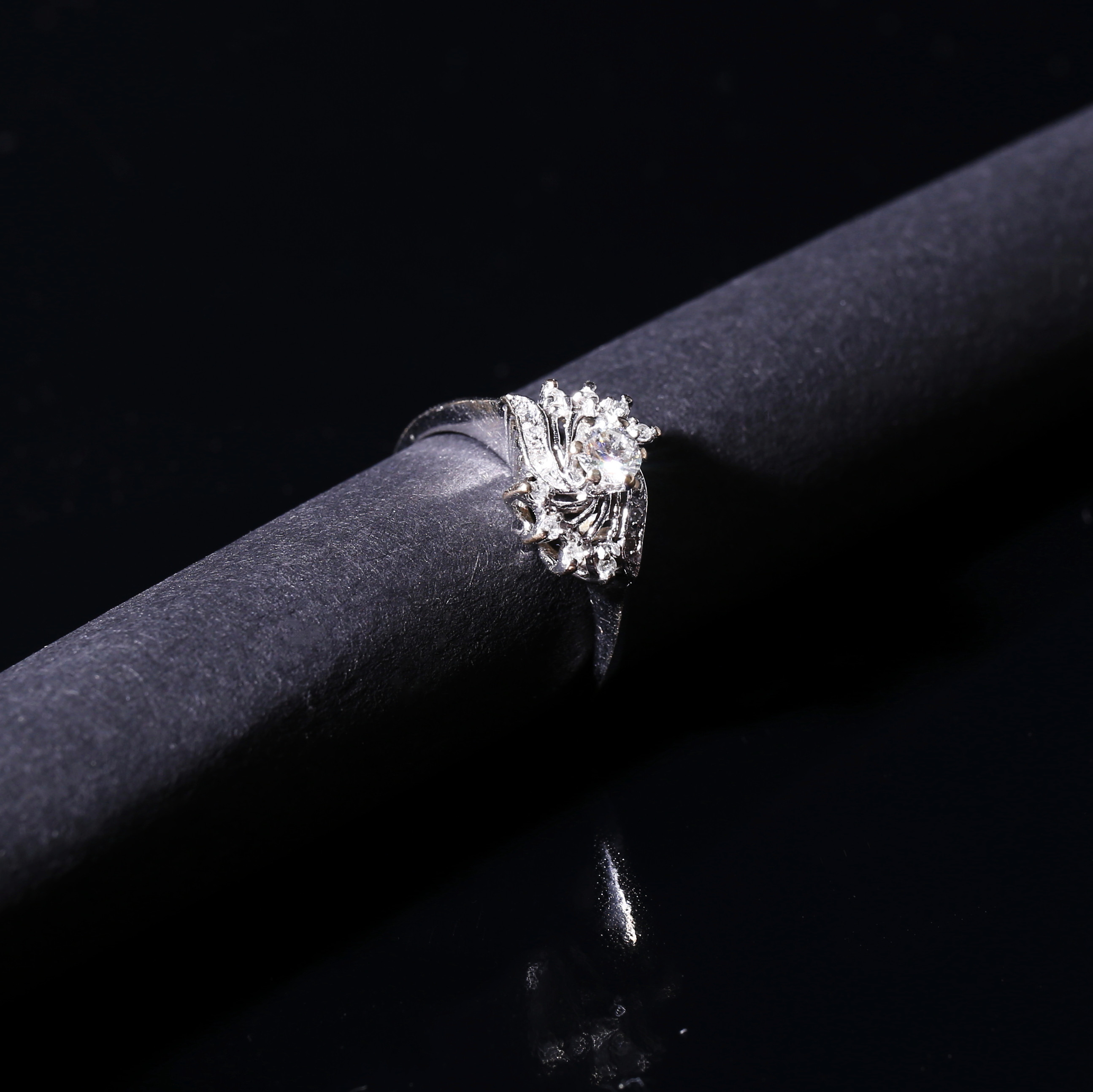 RING, med Diamant, 18k, Vitguld, vikt cirka 2,7 gram.