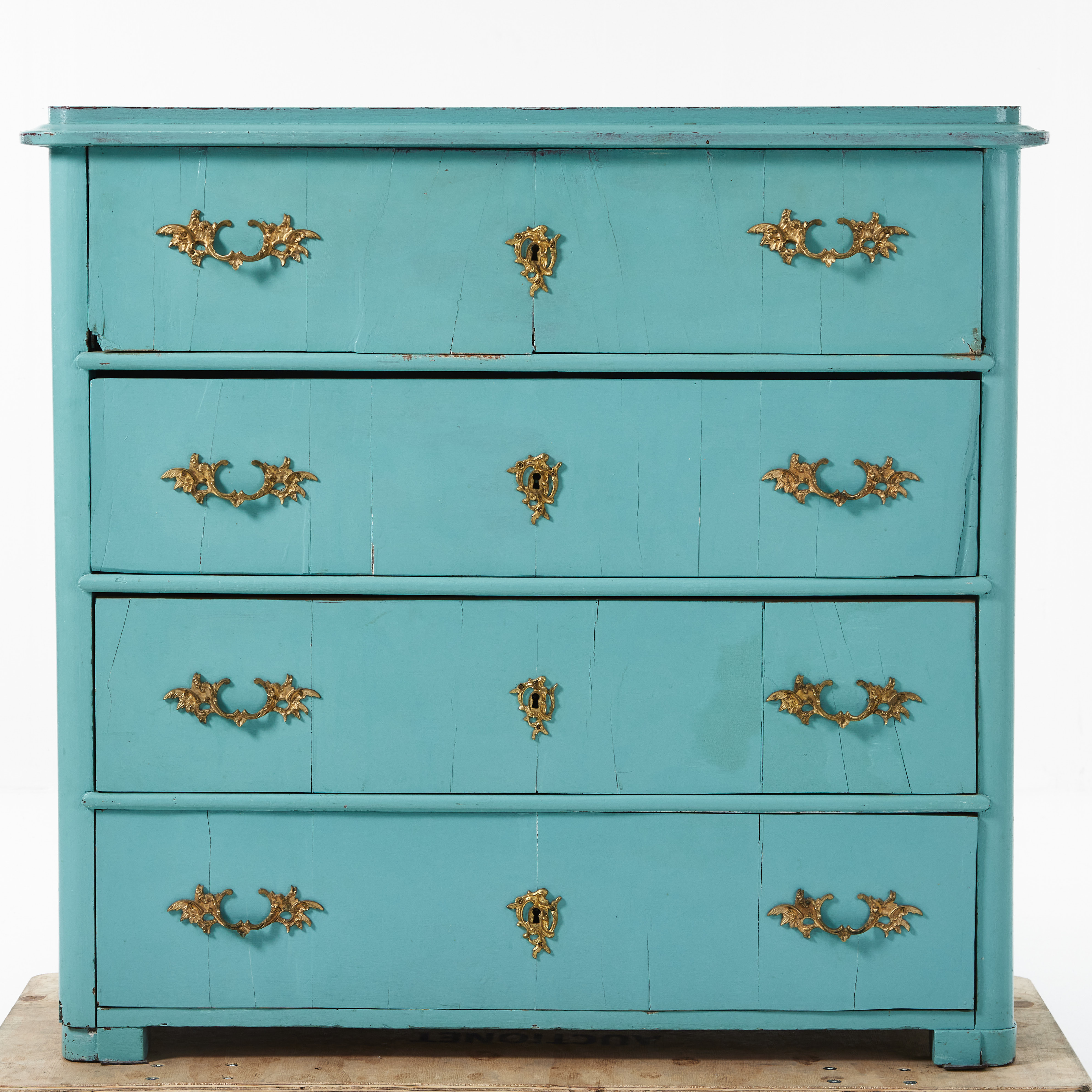 BYRÅ, bemålad stomme, beslag i mässing, tre lådor i sarg, överdel med lönnfack med bakomliggande lådor, 1800-tal.