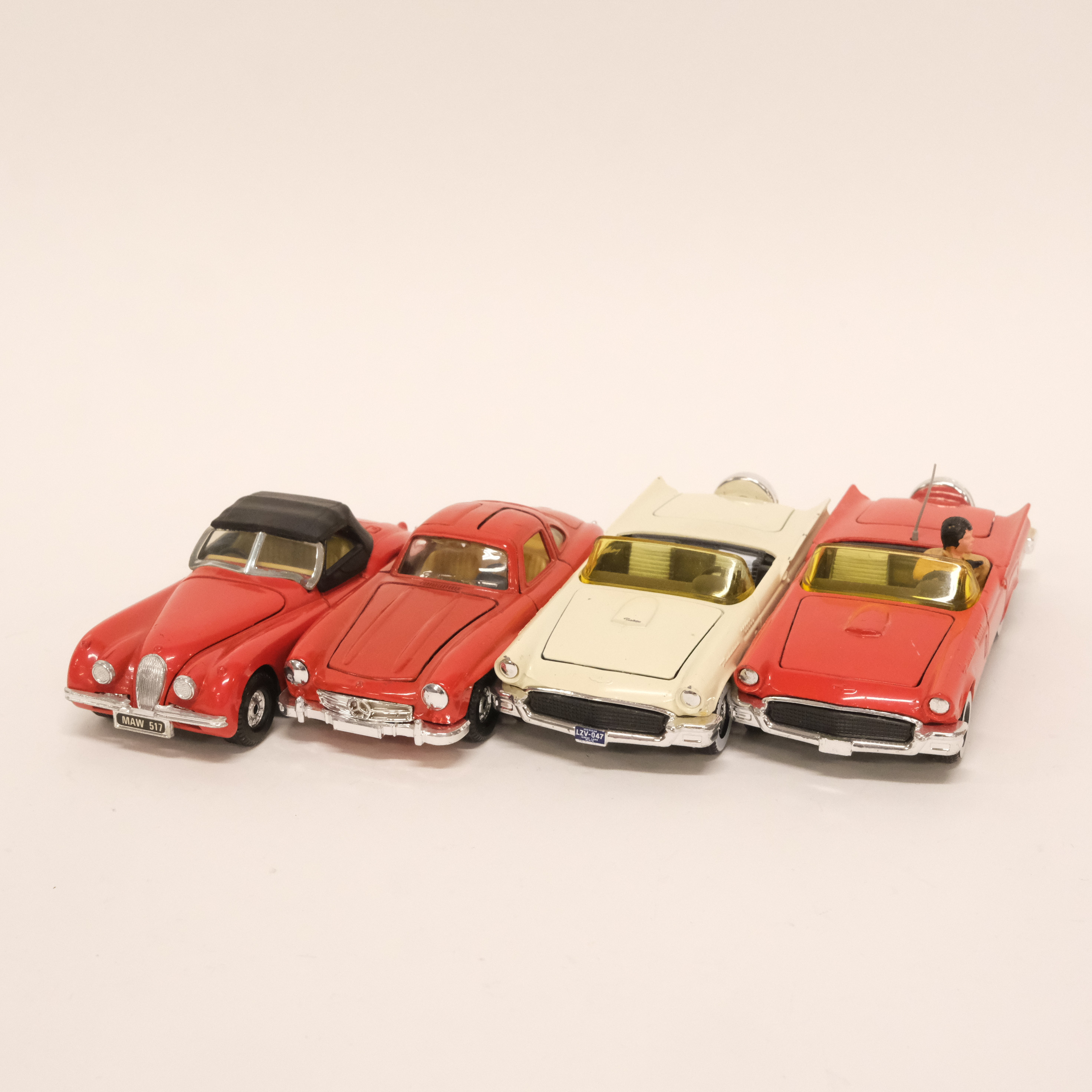 CORGI. FYRA MODELLBILAR. ENGLAND.