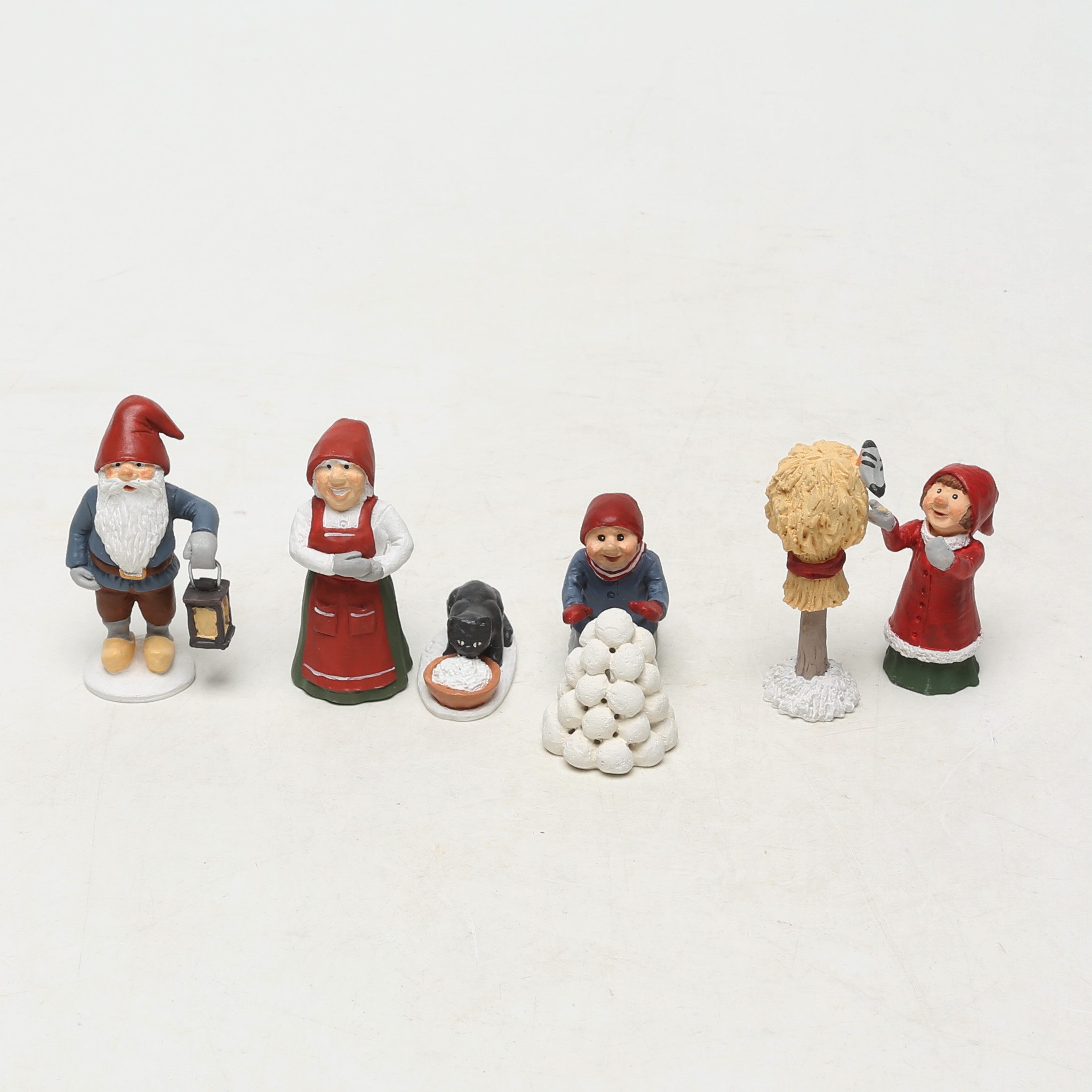 LENA PETERSSON. TOMTAR, 4 delar, plast.