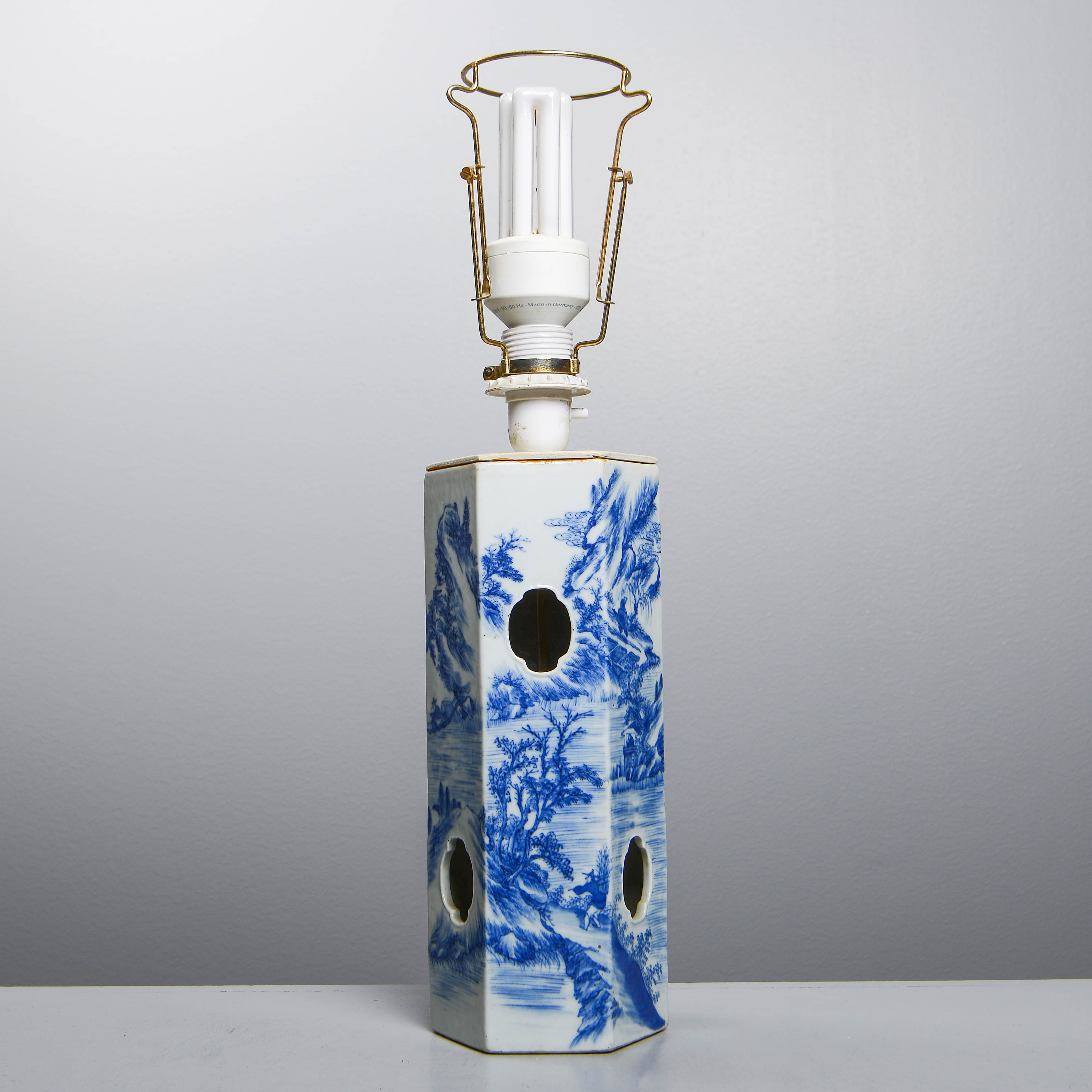 BORDSLAMPA/PERUKSTOCK, Kina, 1800-tal.