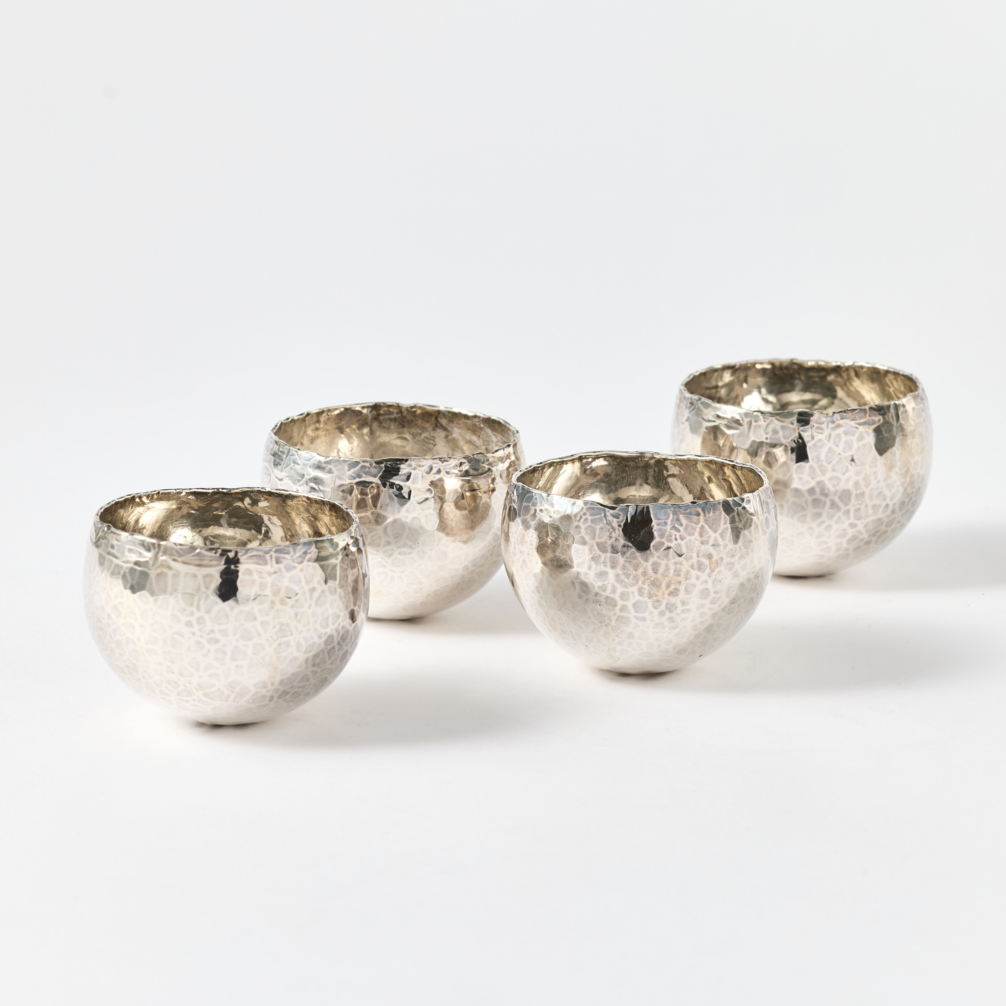 RAY URBAN. Whiskytumlare, fyra stycken, sterlingsilver, 1984-1985.