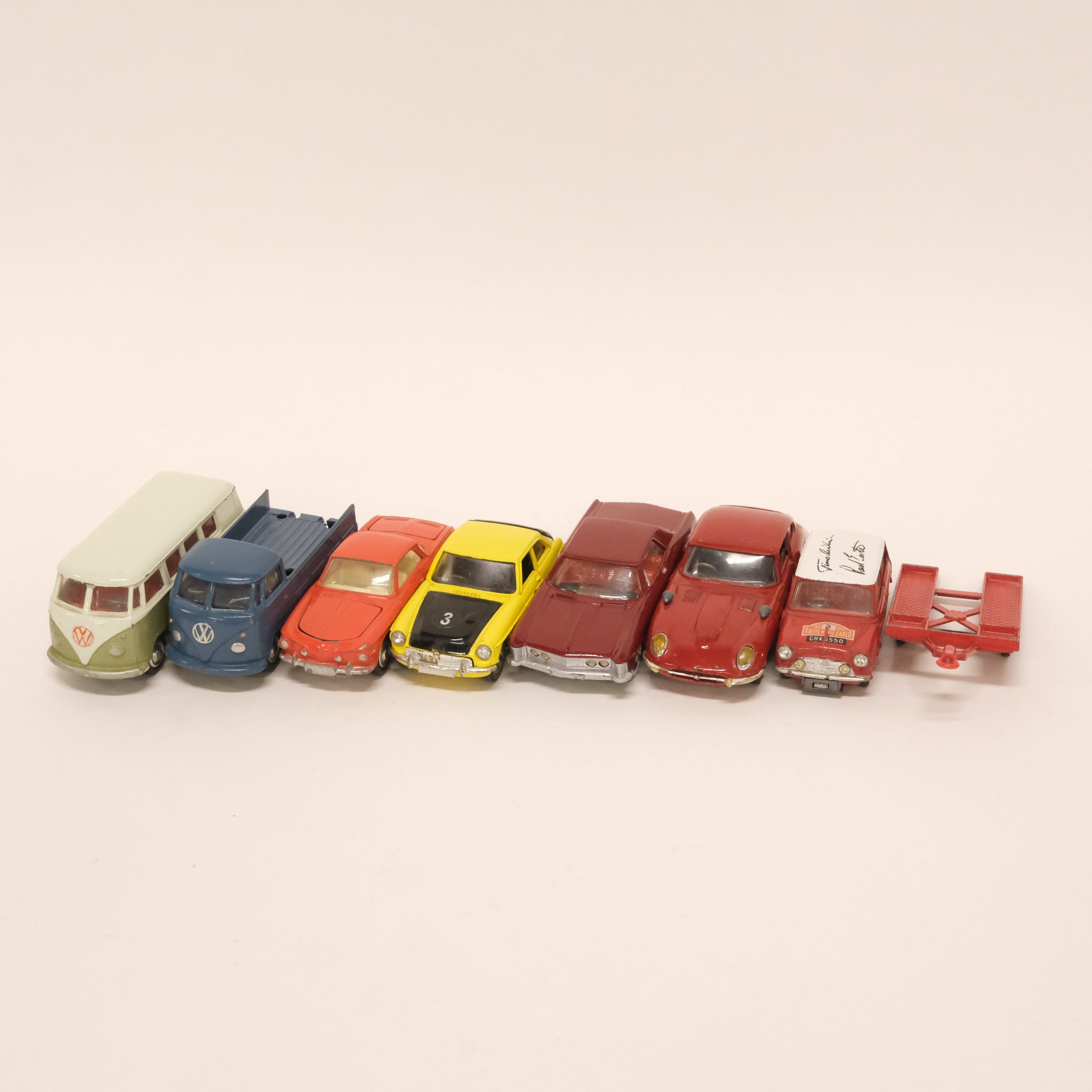 CORGI. ÅTTA MODELLBILAR. ENGLAND.