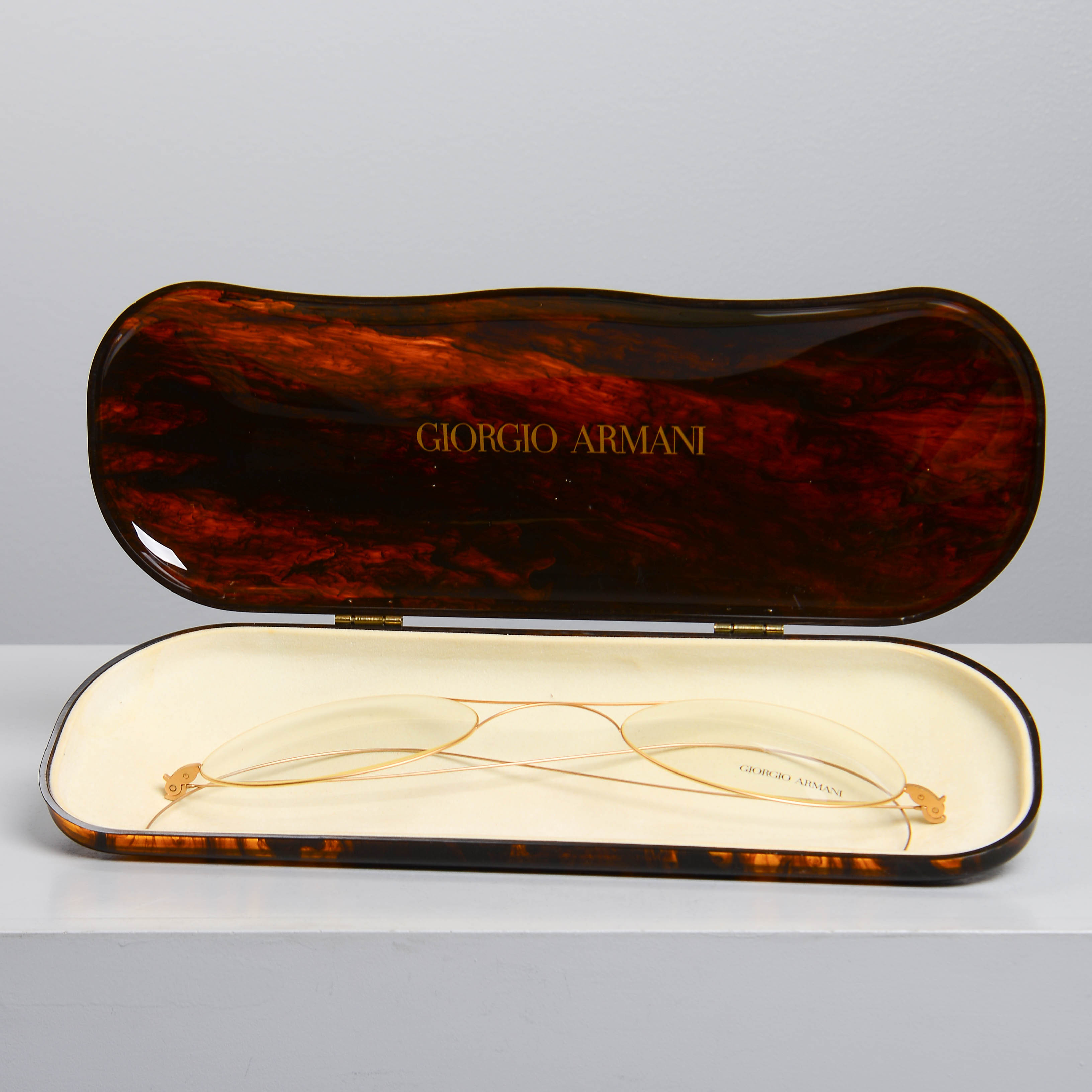 GIORGIO ARMANI, stora glasögon i fodral.