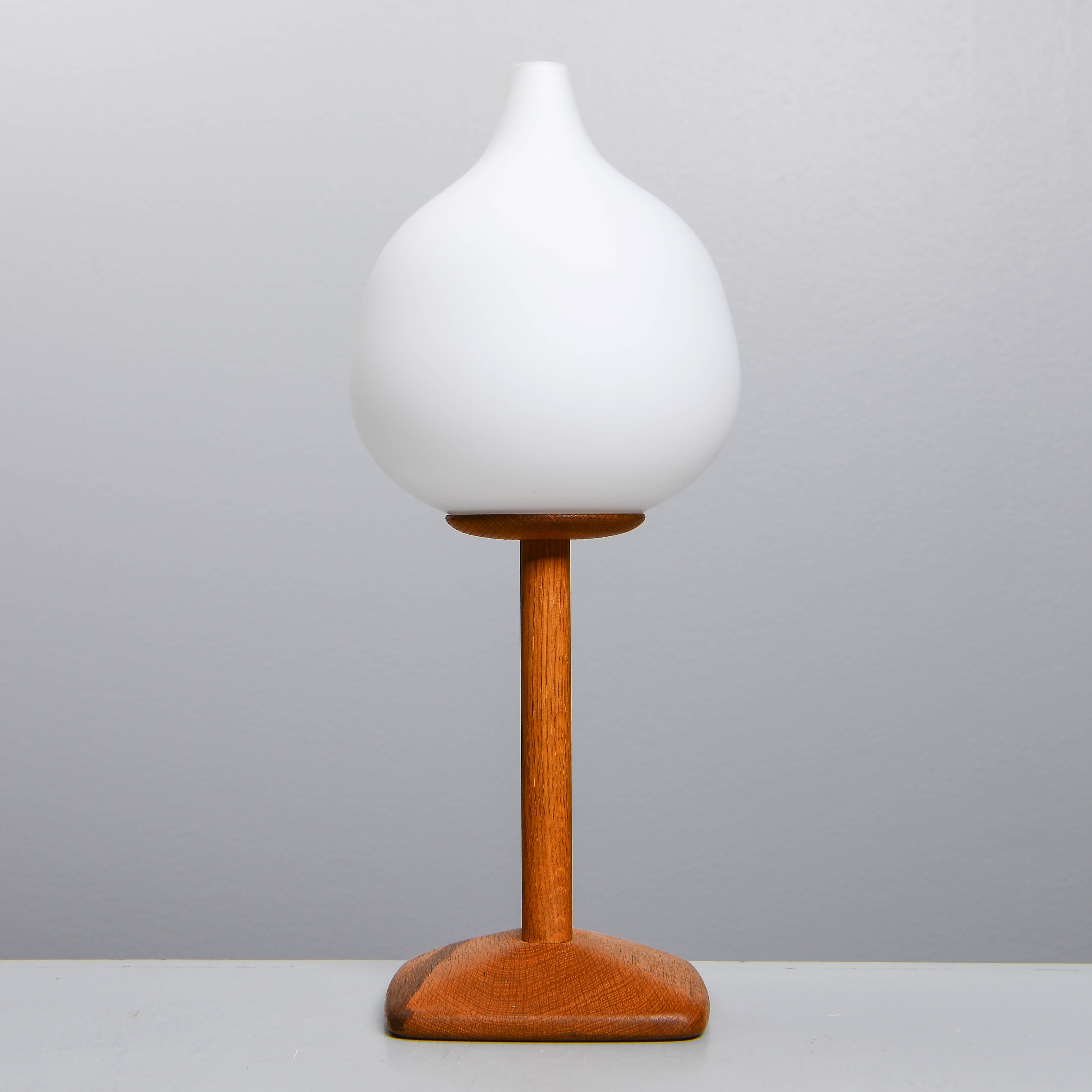 UNO & ÖSTEN KRISTIANSSON. Bordslampa, "Tulpan", Luxus, Vittsjö.