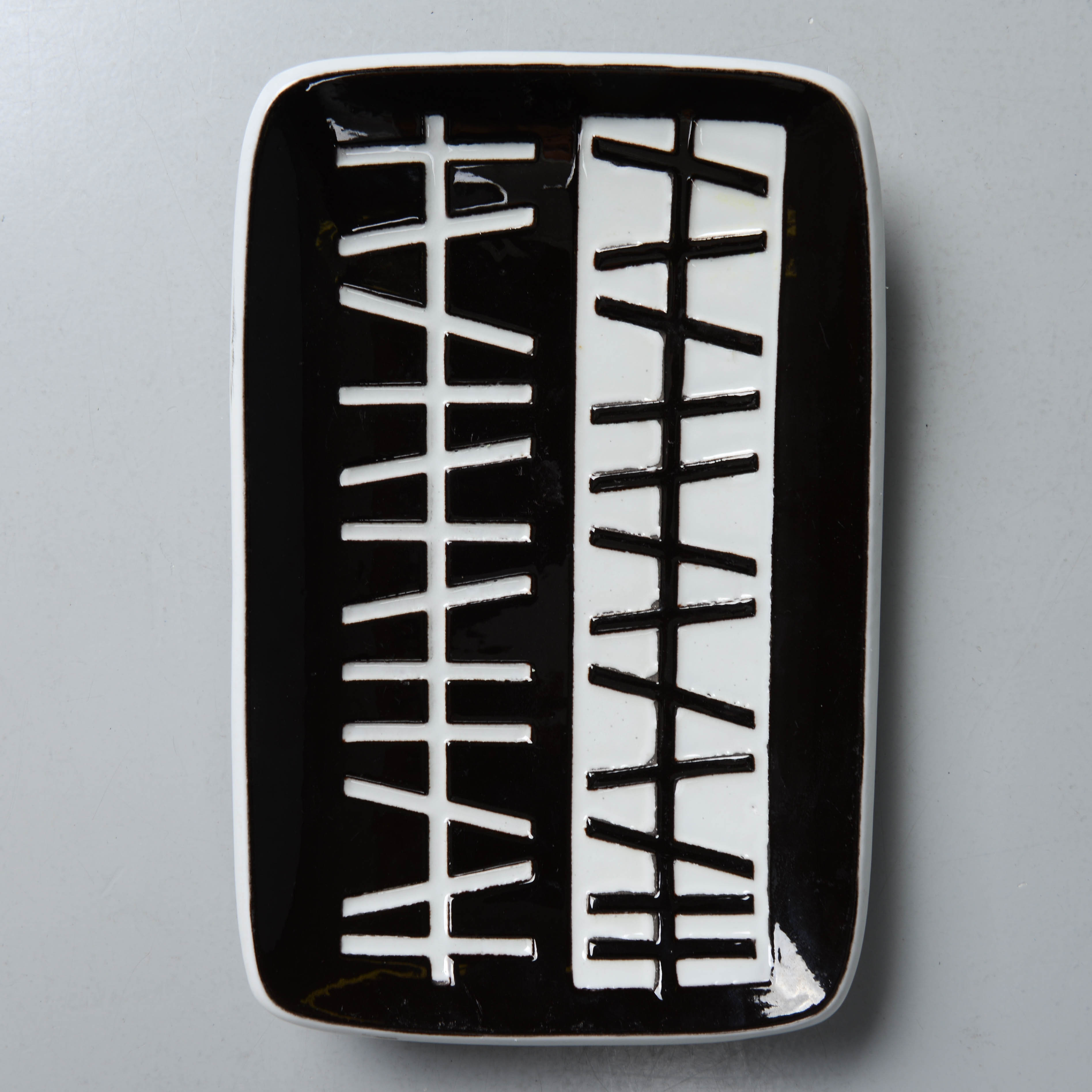 INGRID ATTERBERG. "Pronto", fat, modell 2341, Upsala-Ekeby, 1958-59.