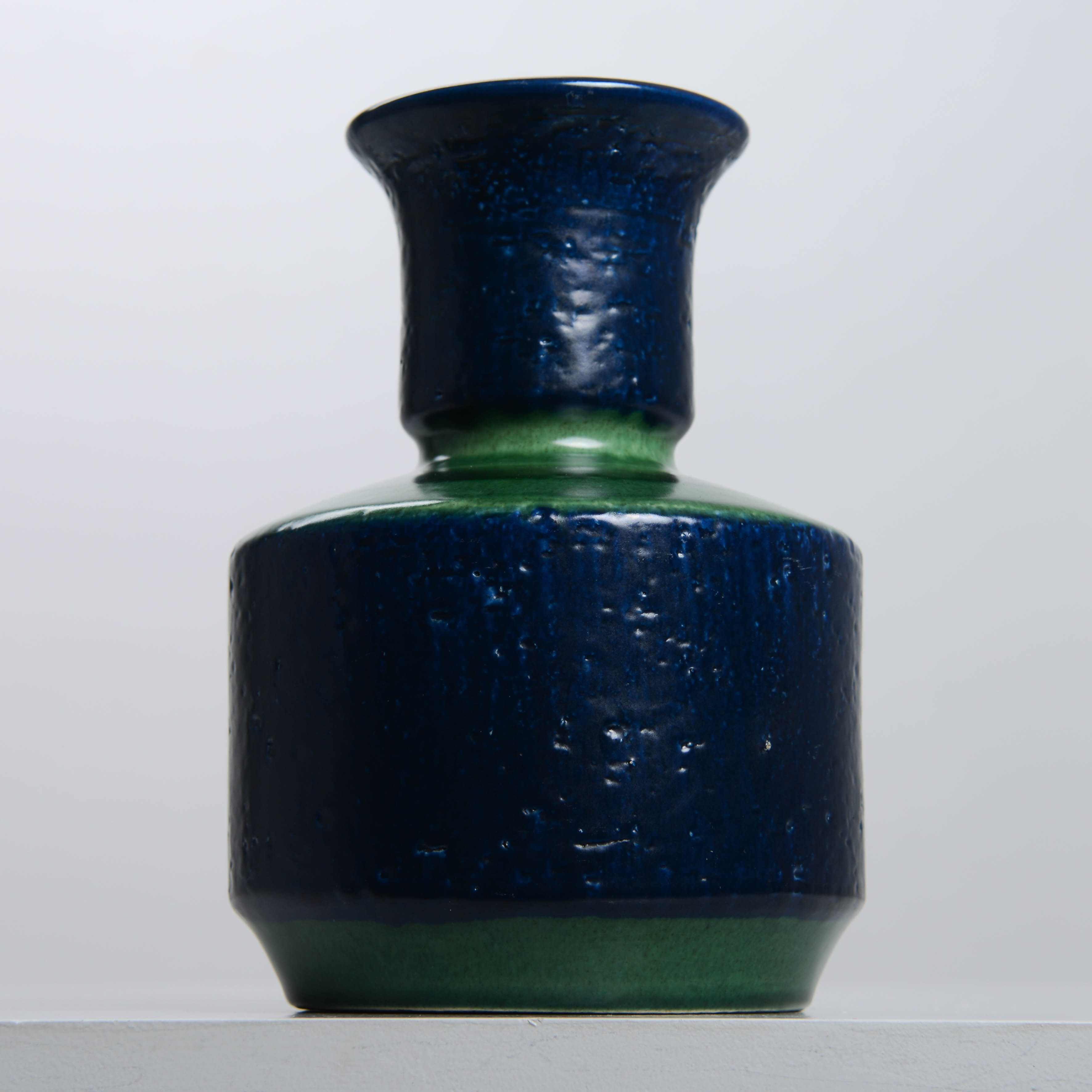 MARI SIMMULSON. "Atra", vas, modell 8034M, Upsala-Ekeby, 1968-69.