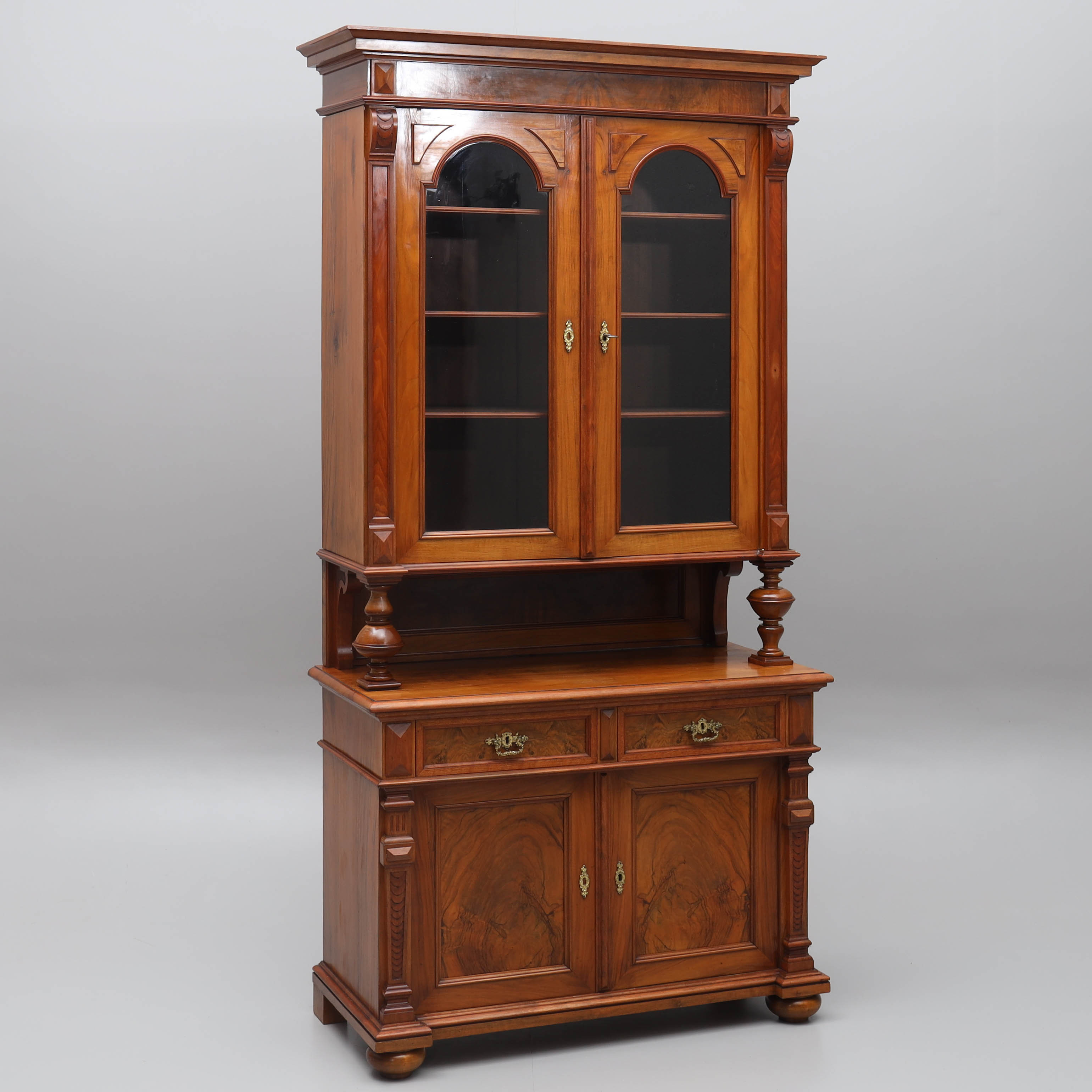 BOKSKÅP, nyrenässans, 1900-talets första del.