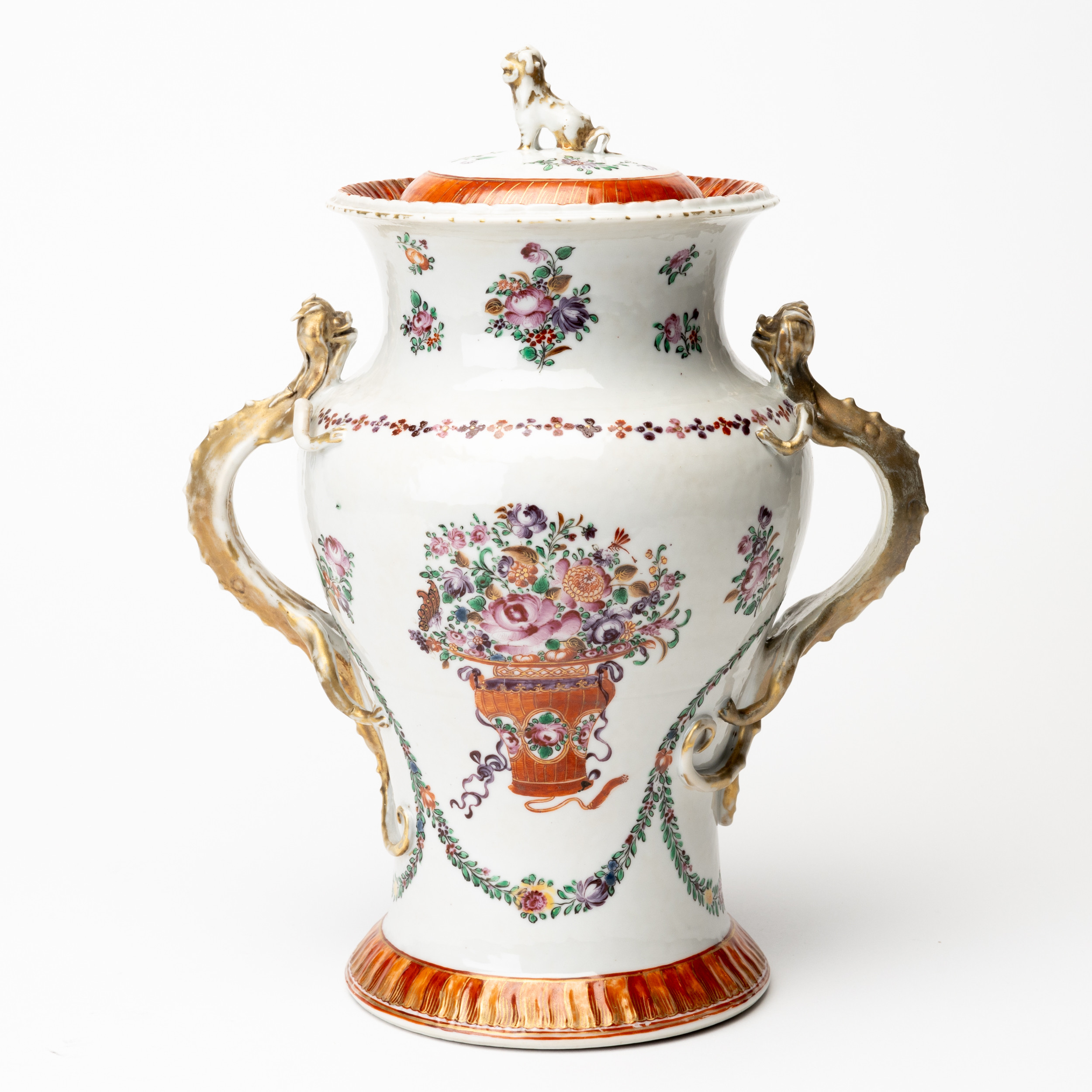 BALUSTERVAS med LOCK, porslin, Qingdynastin, Kina, omkring 1800.