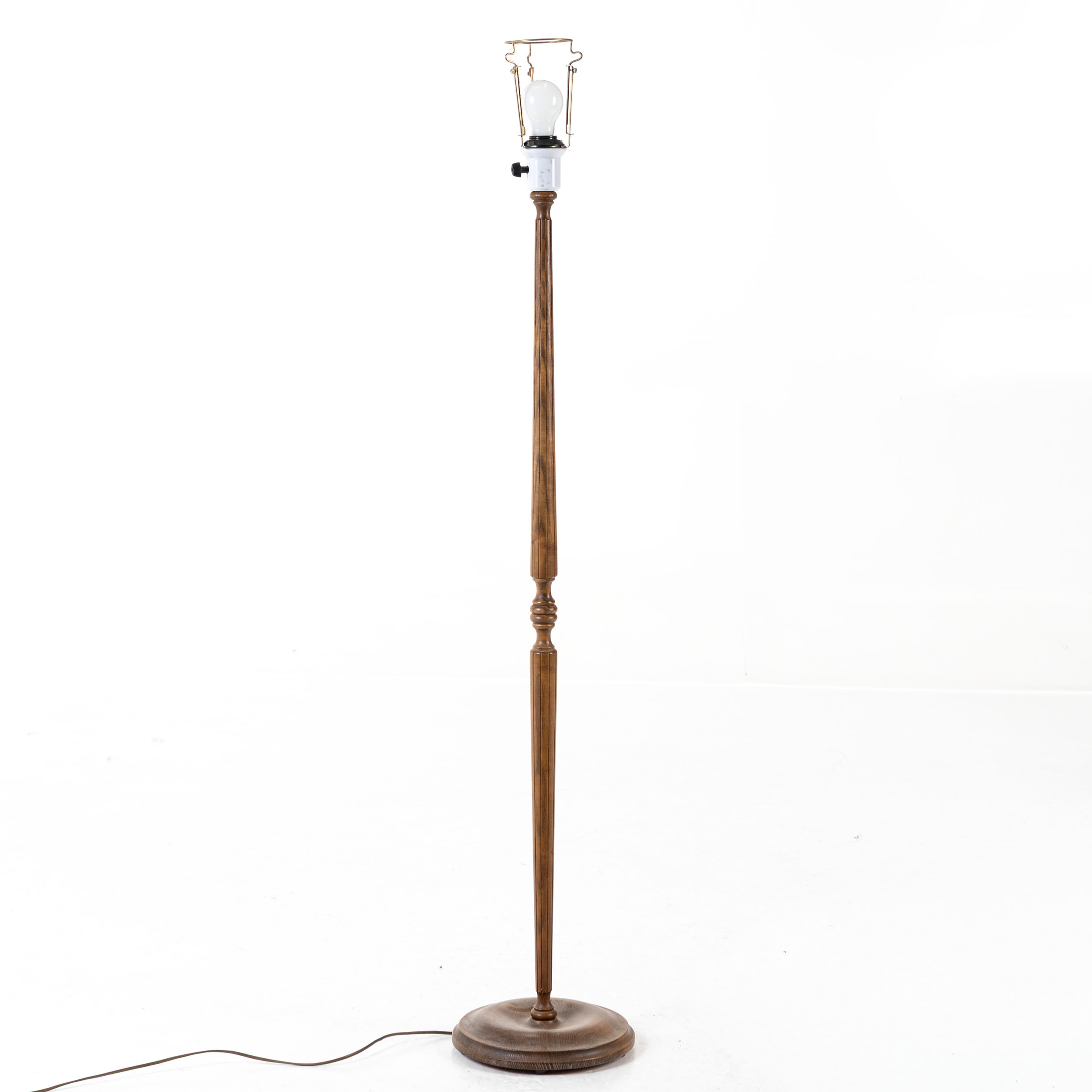 GOLVLAMPA, trä, 1900-talets andra hälft.