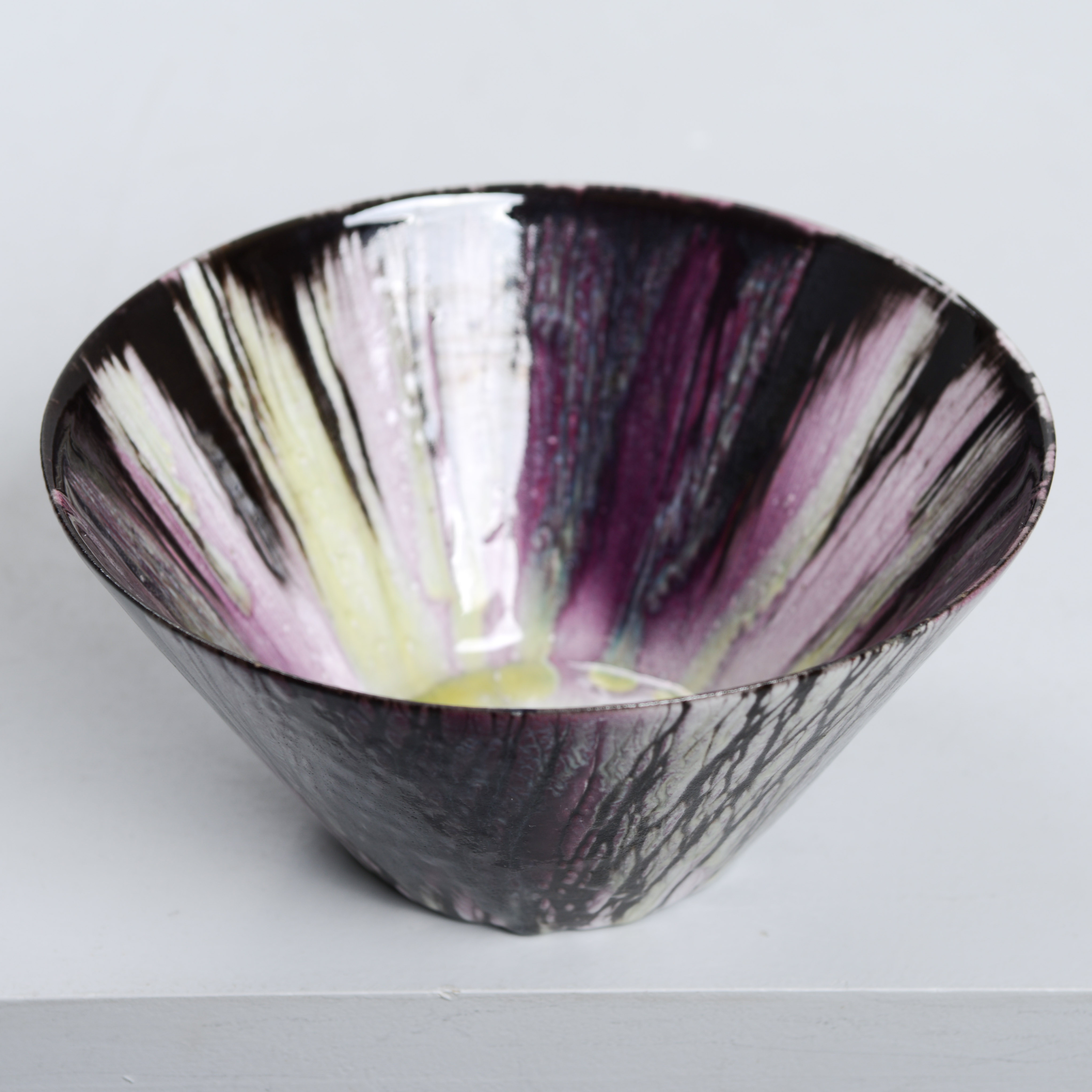 MARI SIMMULSON. "Kaskad", skål, modell 4186, Upsala-Ekeby, 1954-57.