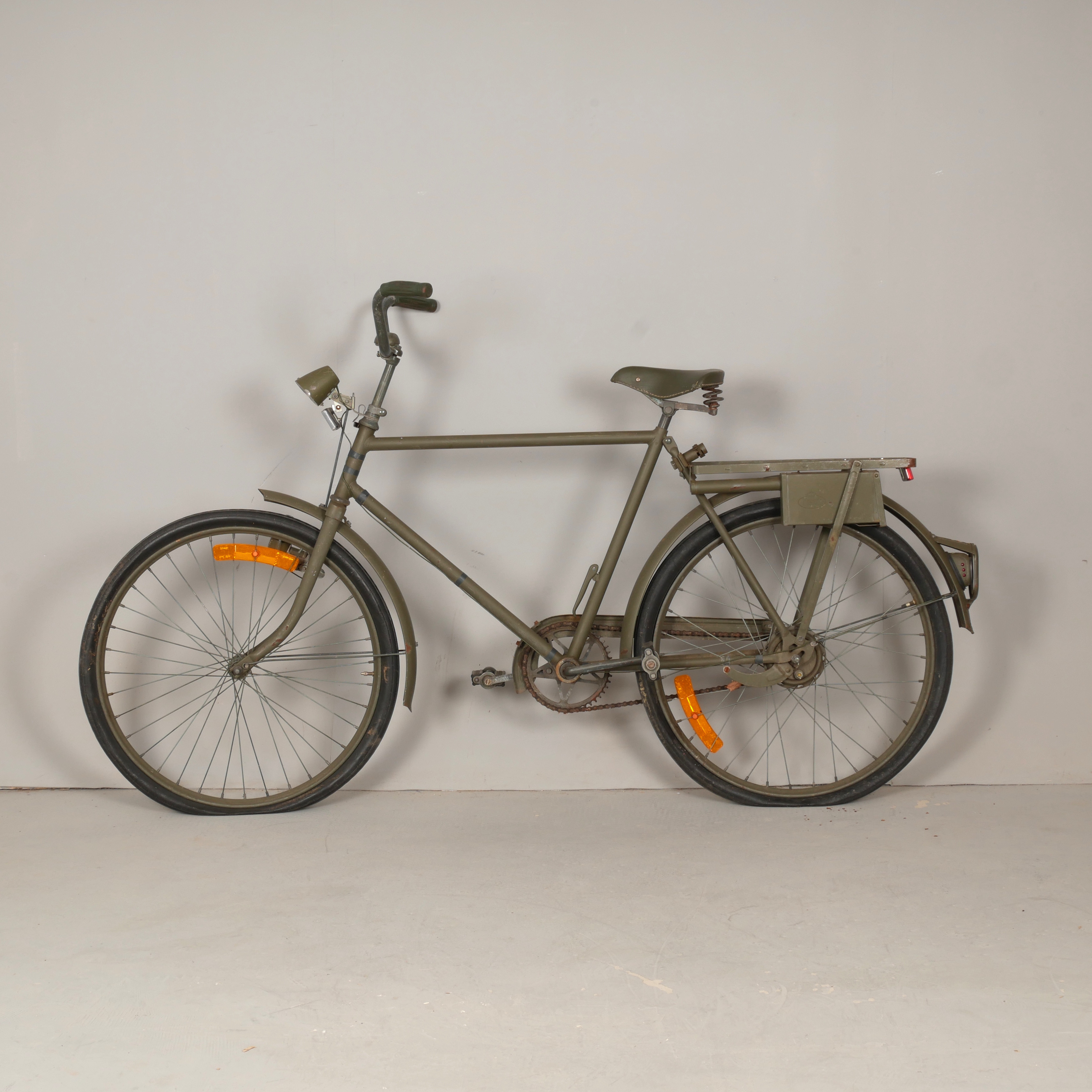 MILITÄRCYKEL, 1900-talets mitt.