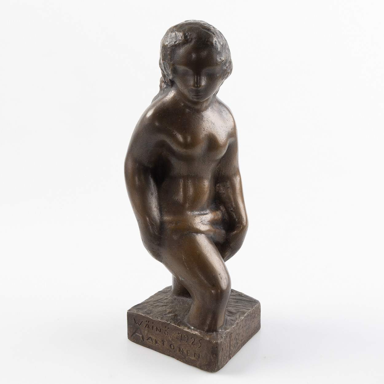WÄINÖ AALTONEN (FINLAND, 1894-1966). Skulptur, "Kahlaaja" (Aino), signerad, 1925, märkt Vi-CC, patinerad brons.