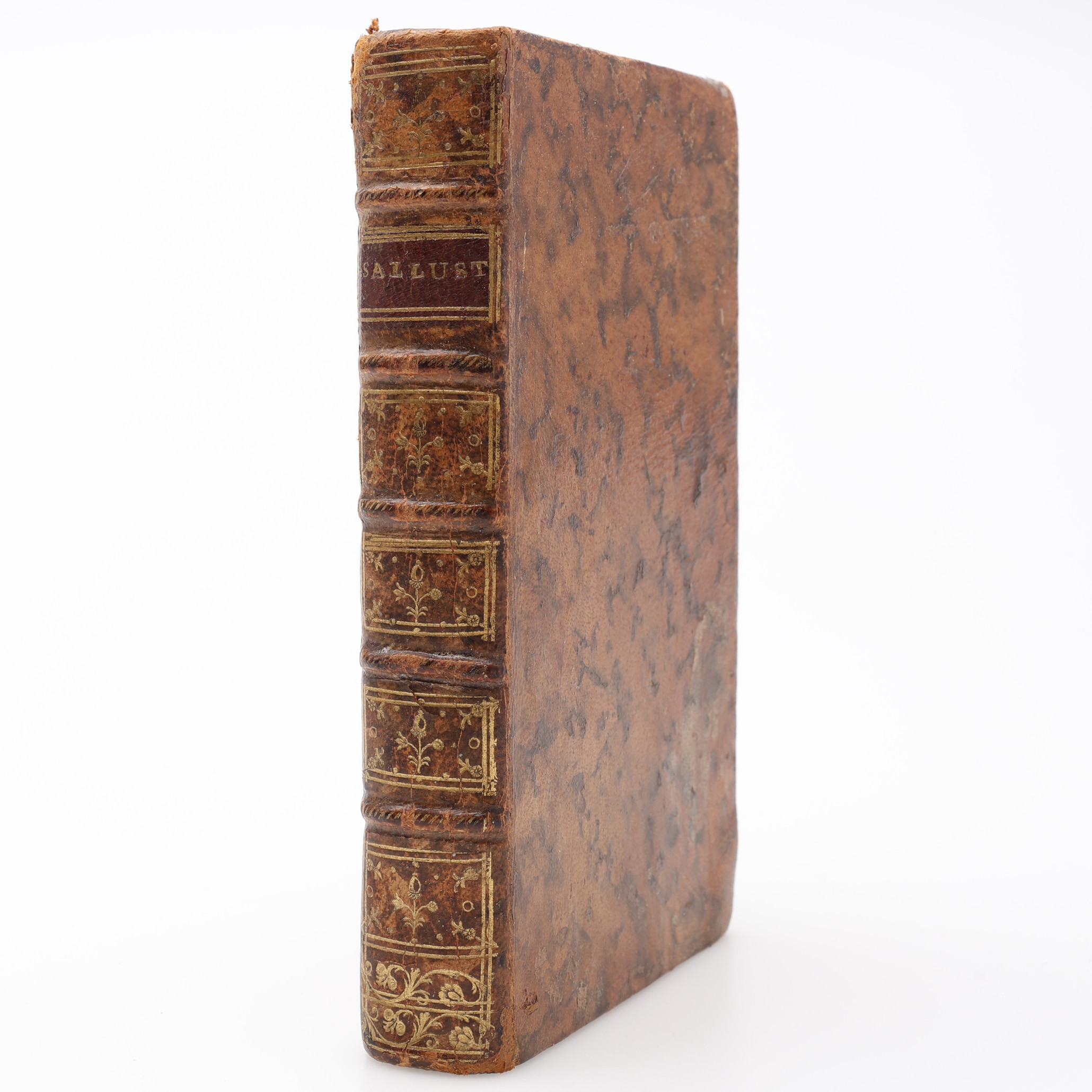 DEN ROMERSKE HISTORIKERN GAIUS CRISPUS SALLUSTIUS ÖVERSATT TILL LATIN OCH FRANSKA 1775.