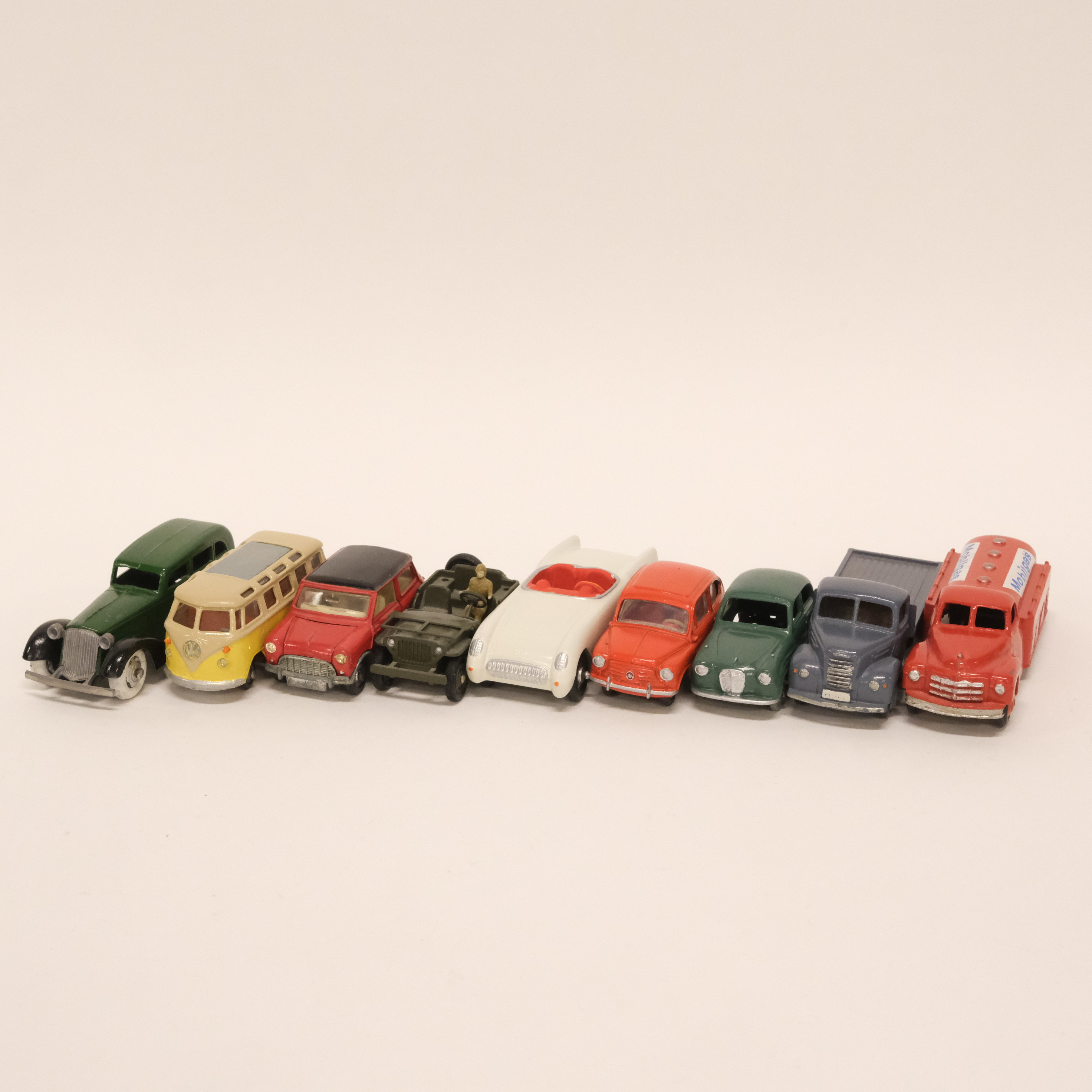 NIO MODELLBILAR. DINKY TOYS, TOOTSIE-TOY OCH LONE STAR.