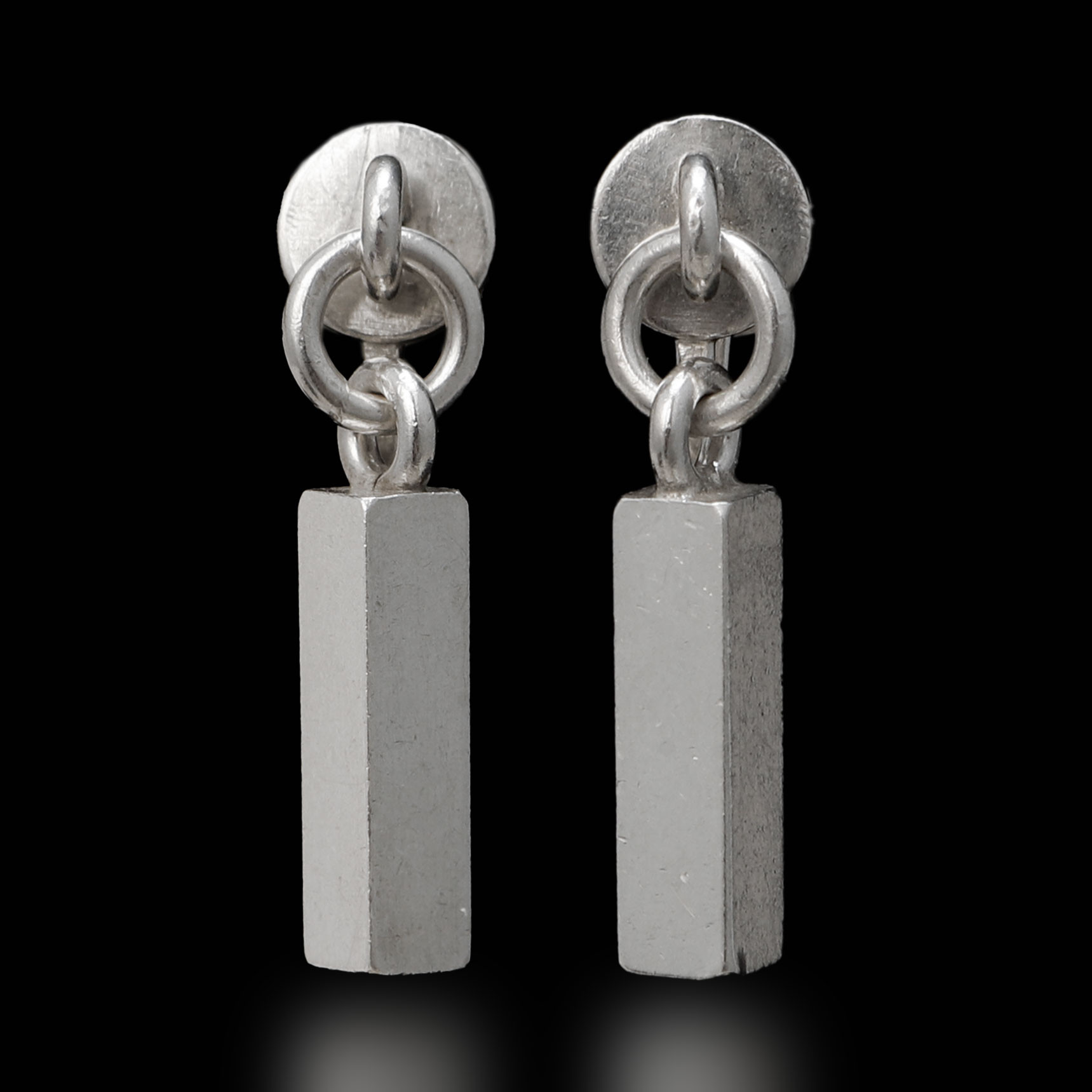 WIWEN NILSSON. Örhängen, ett par, silver, Lund, 1952-53.