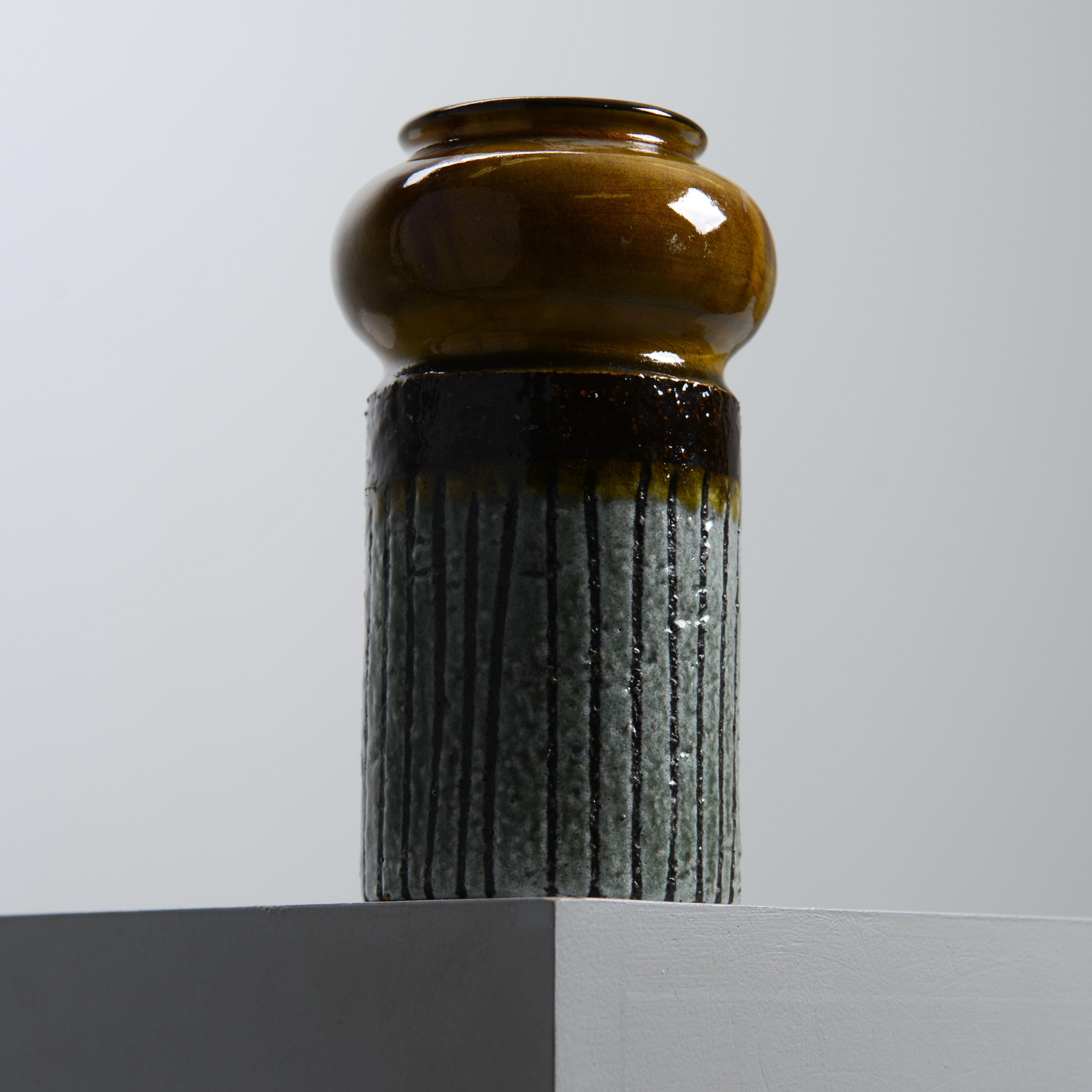 MARI SIMMULSON. "Moské", vas, modell 7085M, Upsala-Ekeby, 1967-68.