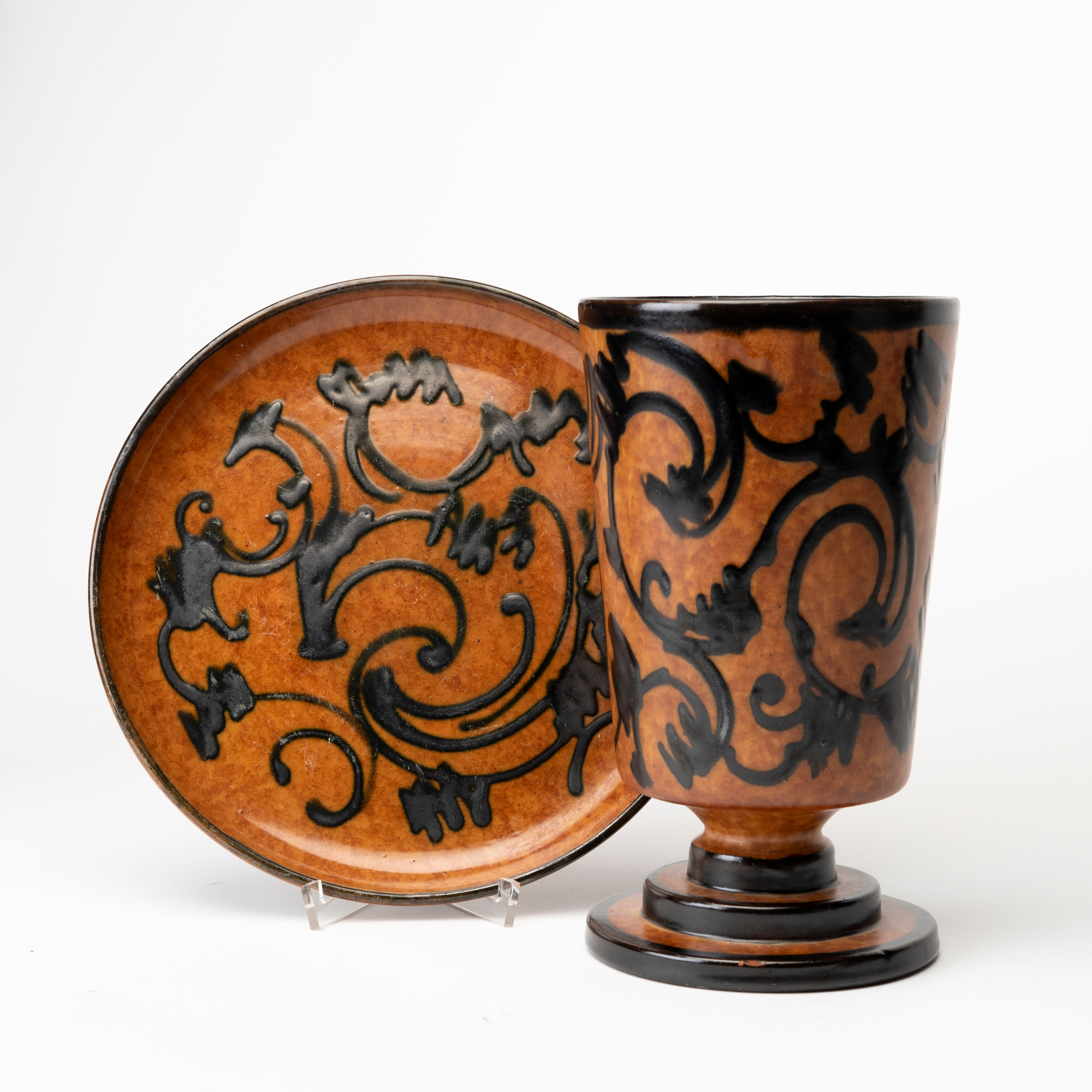 GABRIEL BURMEISTER. Vas samt Fat, glaserad keramik, signerade, Broque, 1920/30-tal.