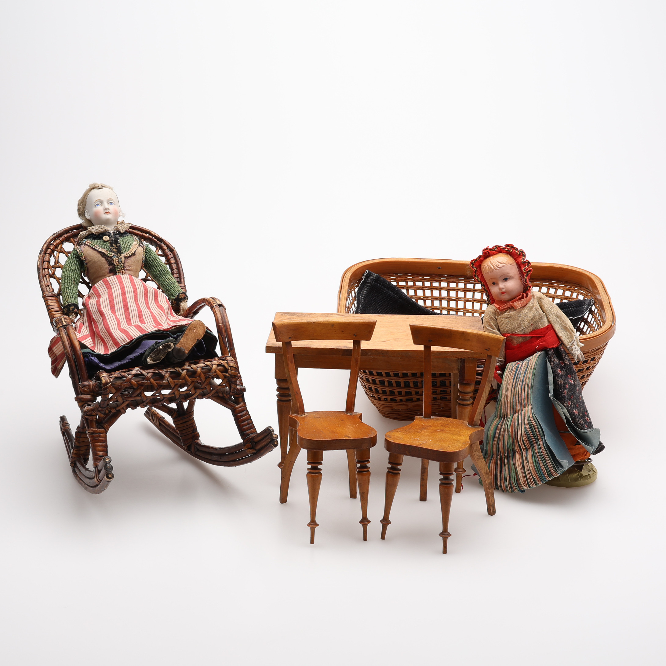 SIBYLLA, DOCKA, & DOCKMÖBLER, 18/1900-TAL.