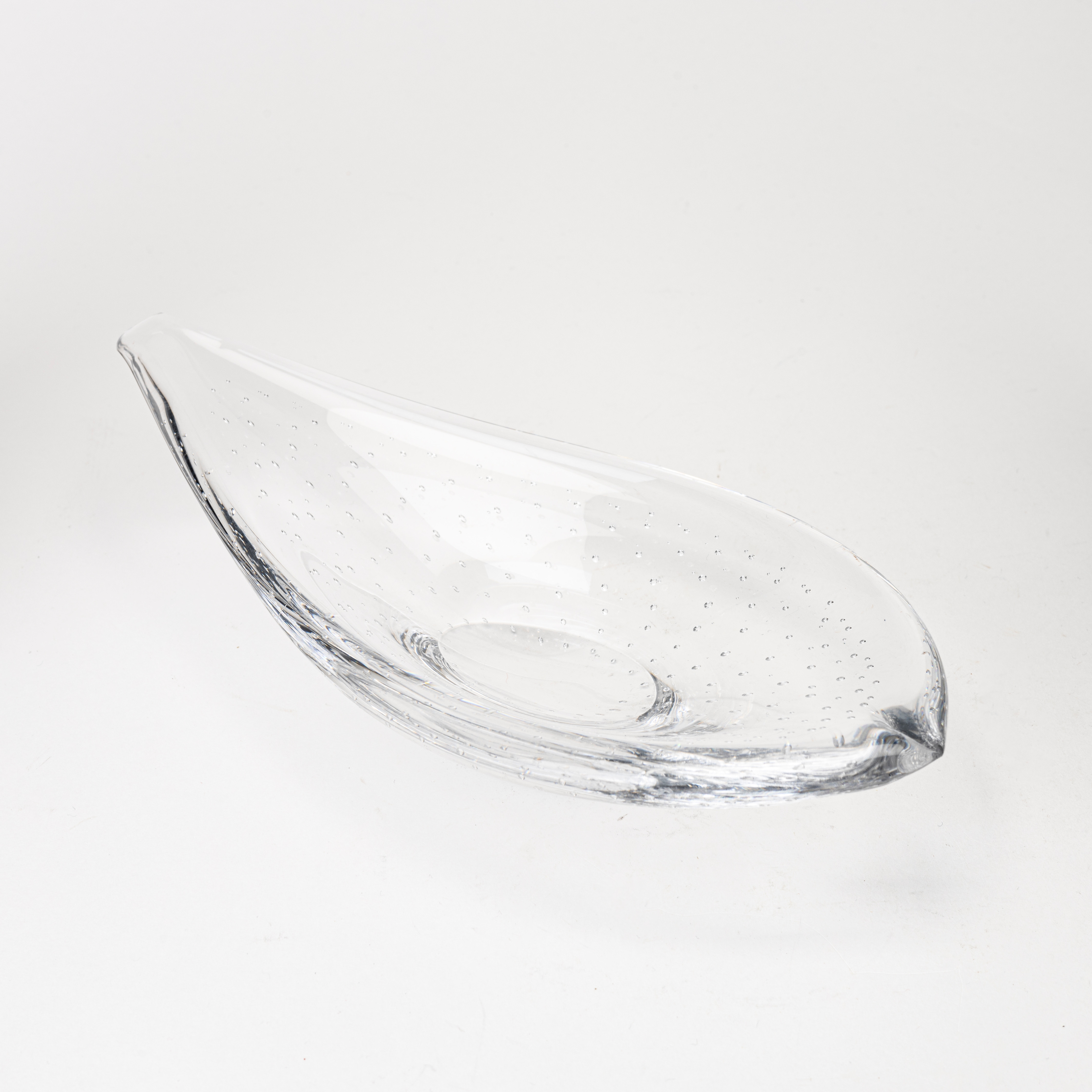 VICKE LINDSTRAND. Skål, glas, "Colorless fish", Kosta, 1950-tal.