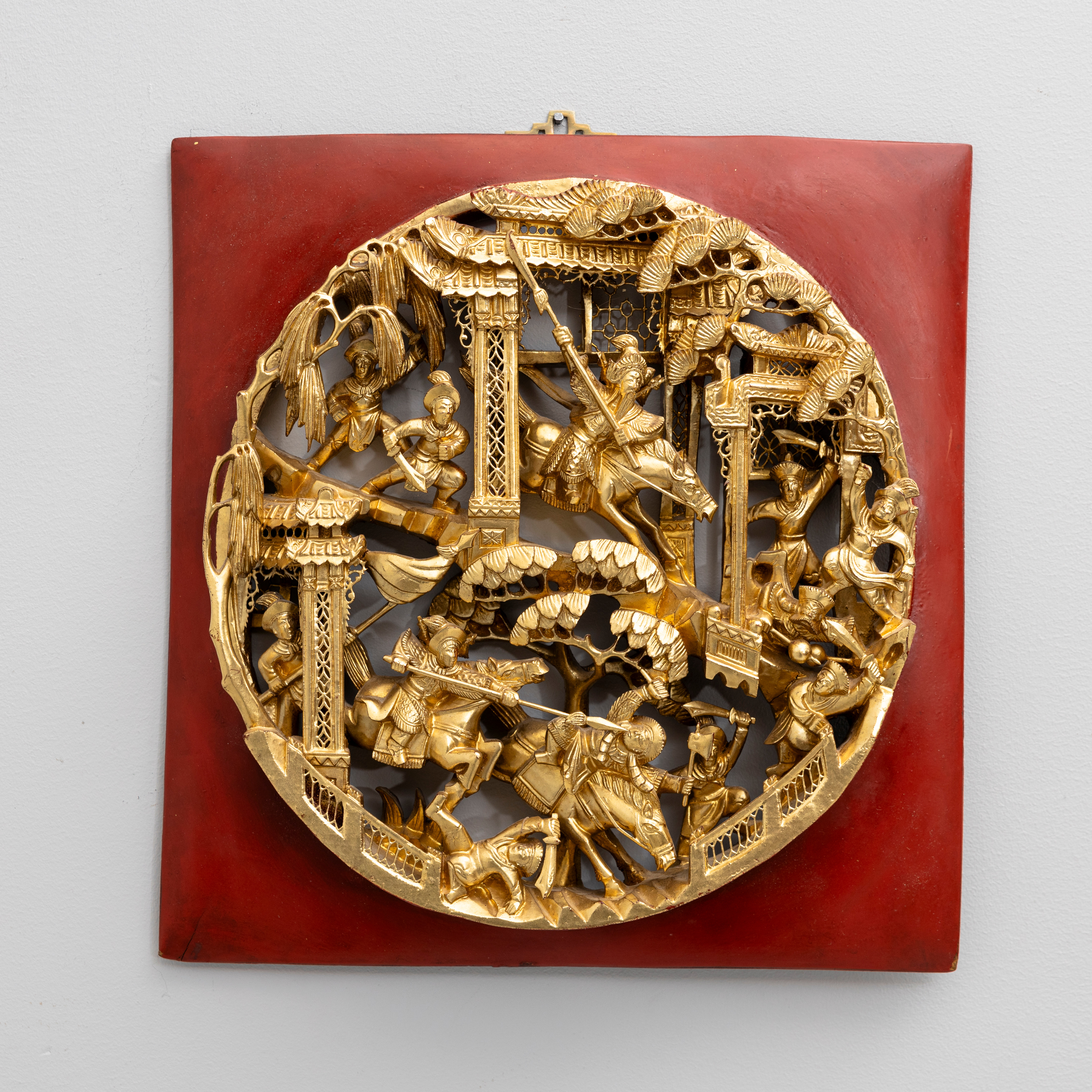 VÄGGRELIEF, lackarbete, förgyllt trä, Ostasien, 1900-talets första hälft.