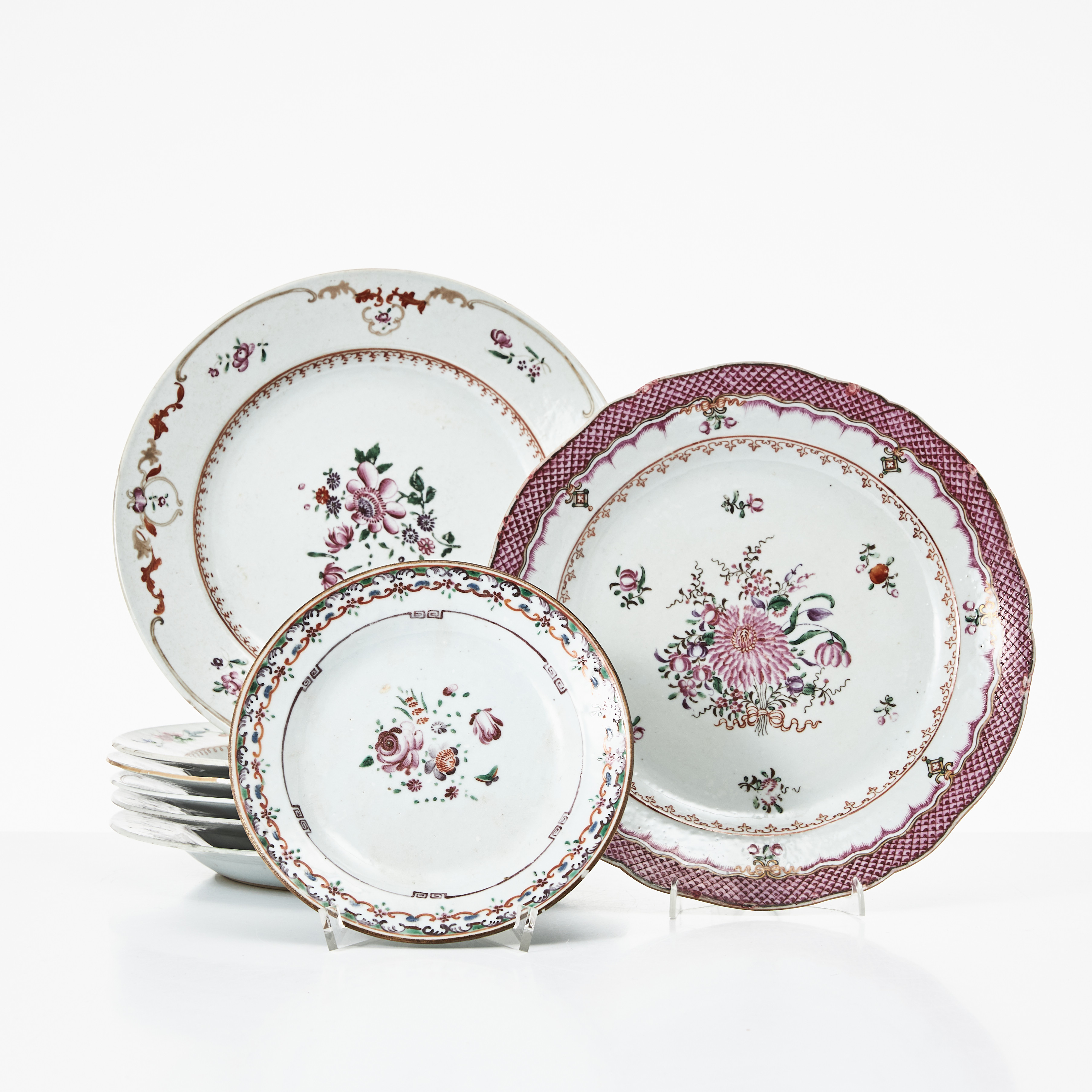 TALLRIKAR, ASSIETT, 8 dlr., porslin, Kina, Qianlong (1736-1795), varierande dekor i famille rose.