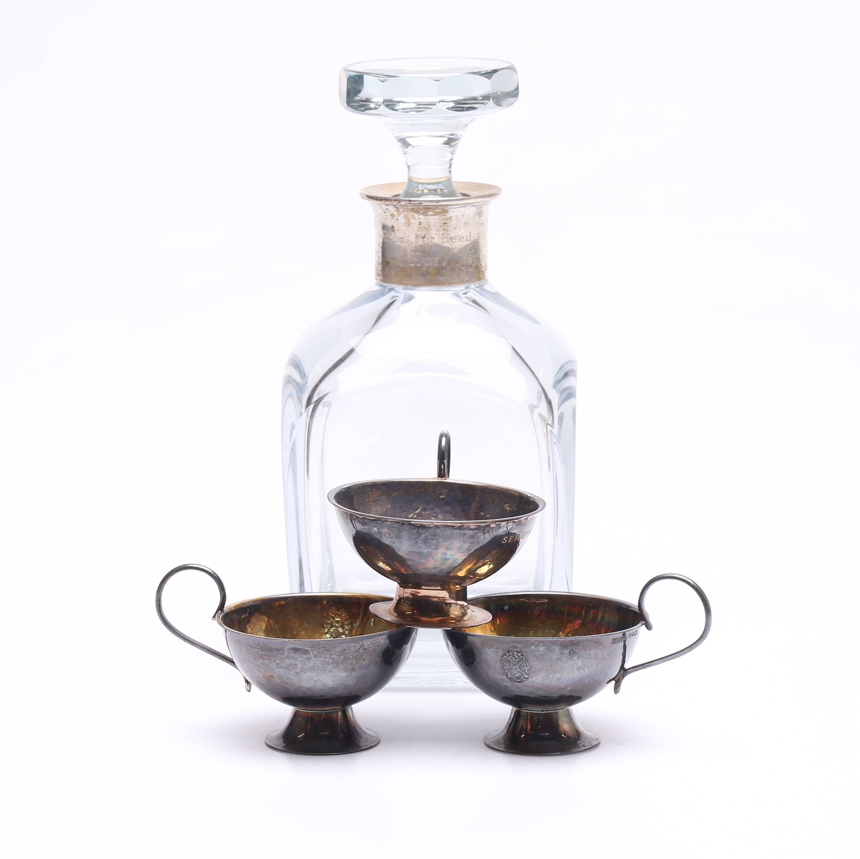 SILVERFÖREMÅL, 3+1, punschbägare och karaff.